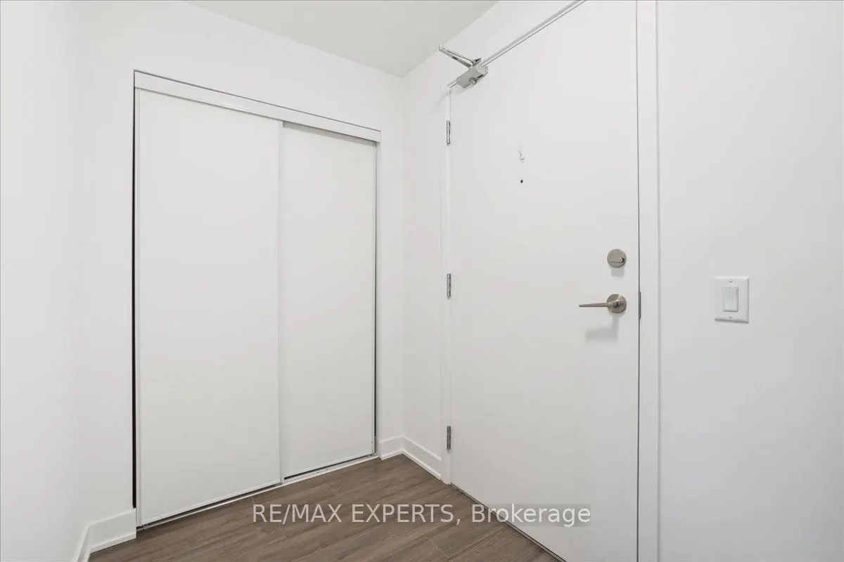 681 Yonge Street, #209