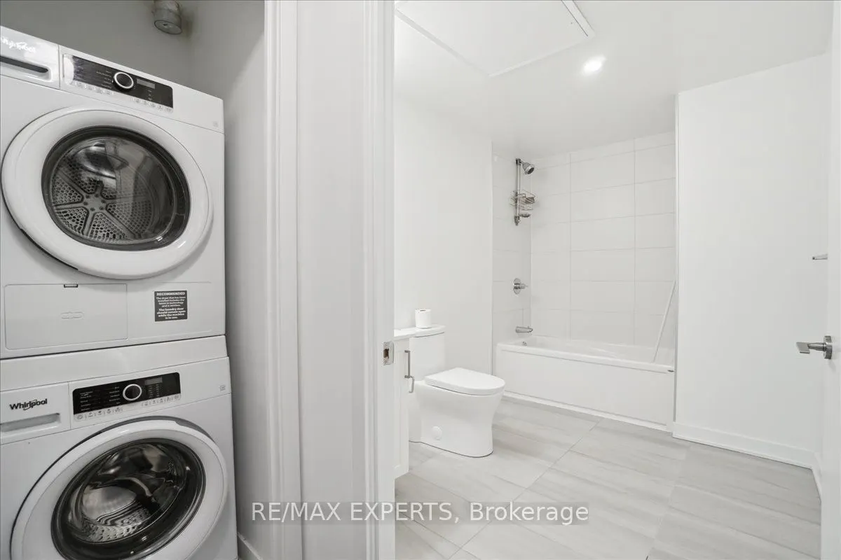 681 Yonge Street, #209
