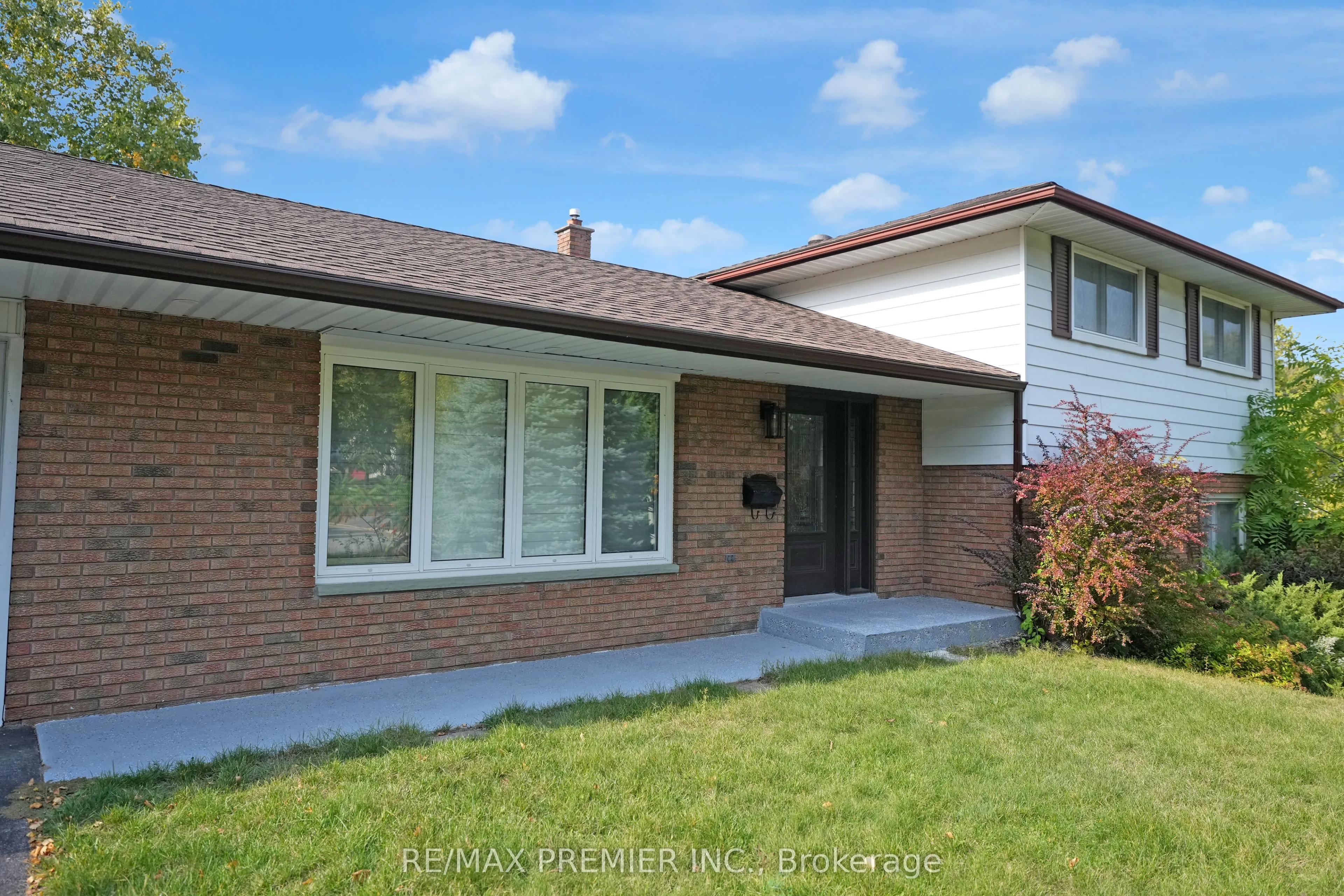 8 Peacock Lane