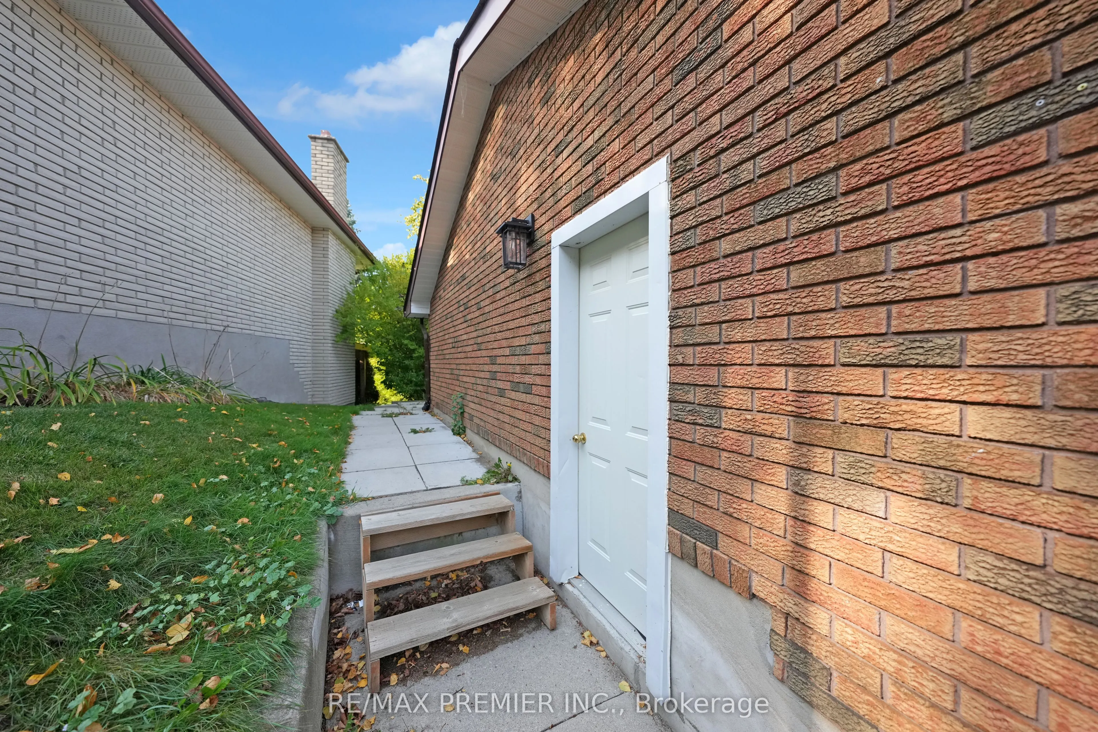 8 Peacock Lane