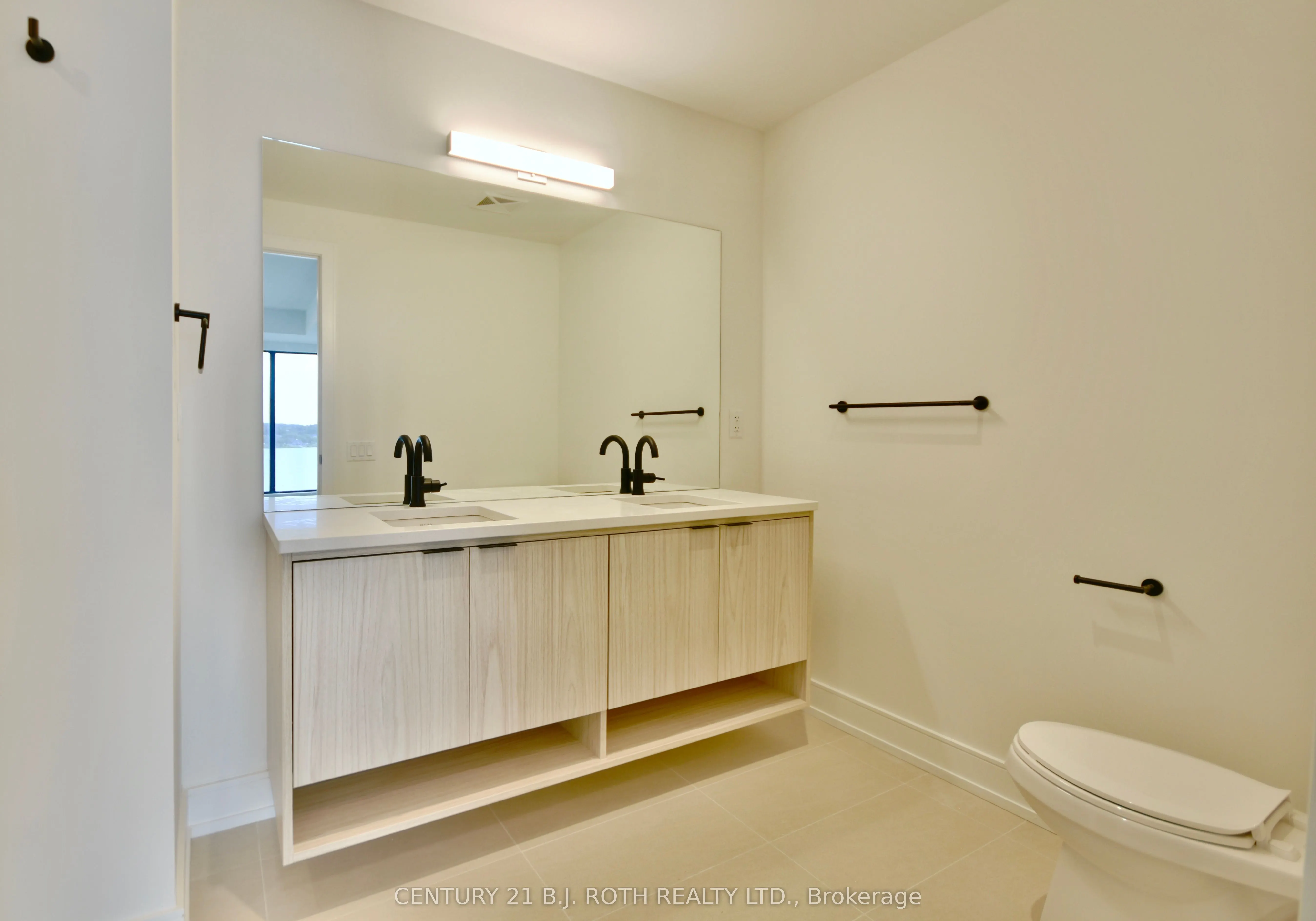 185 DUNLOP Street E #702