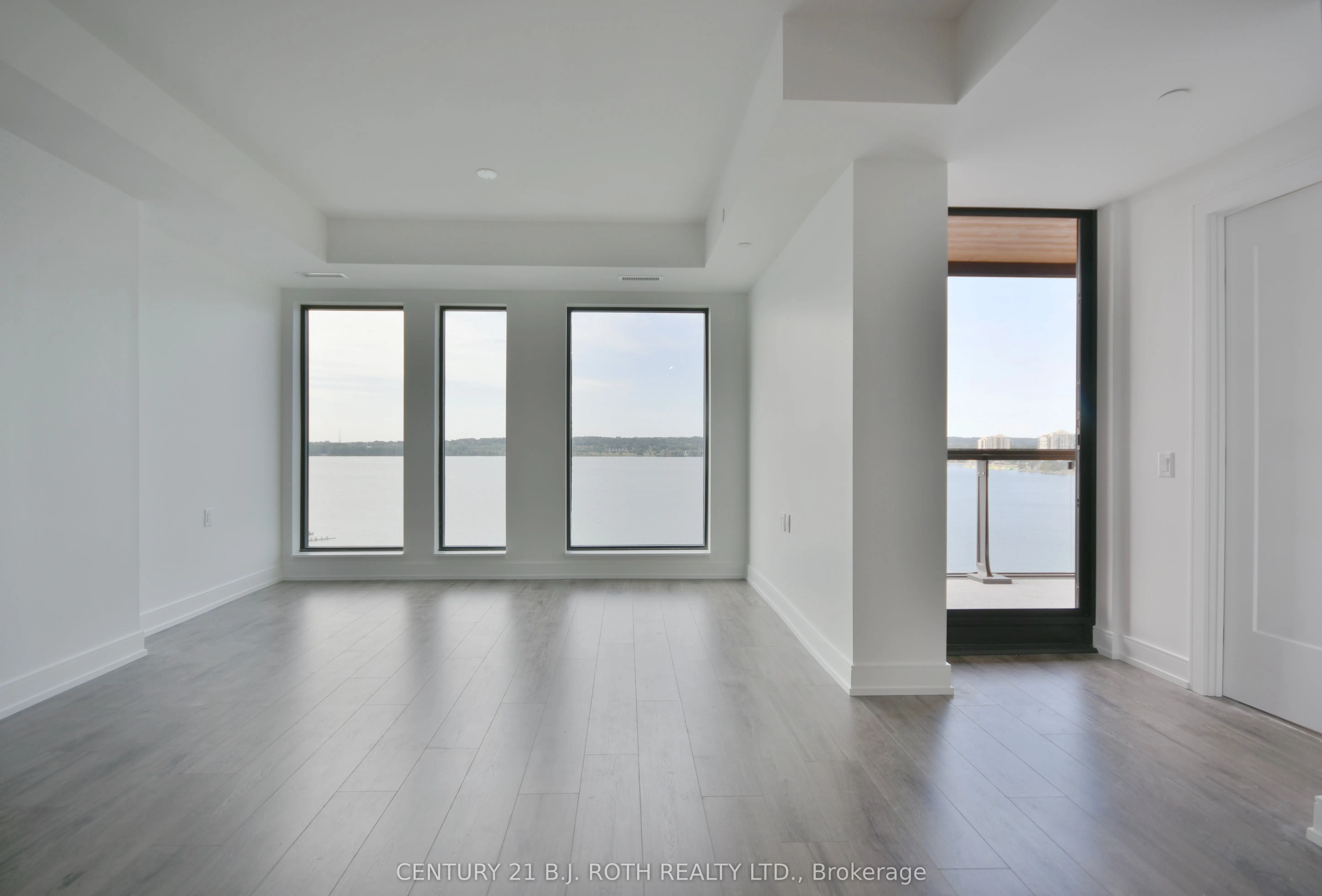 185 DUNLOP Street E #702