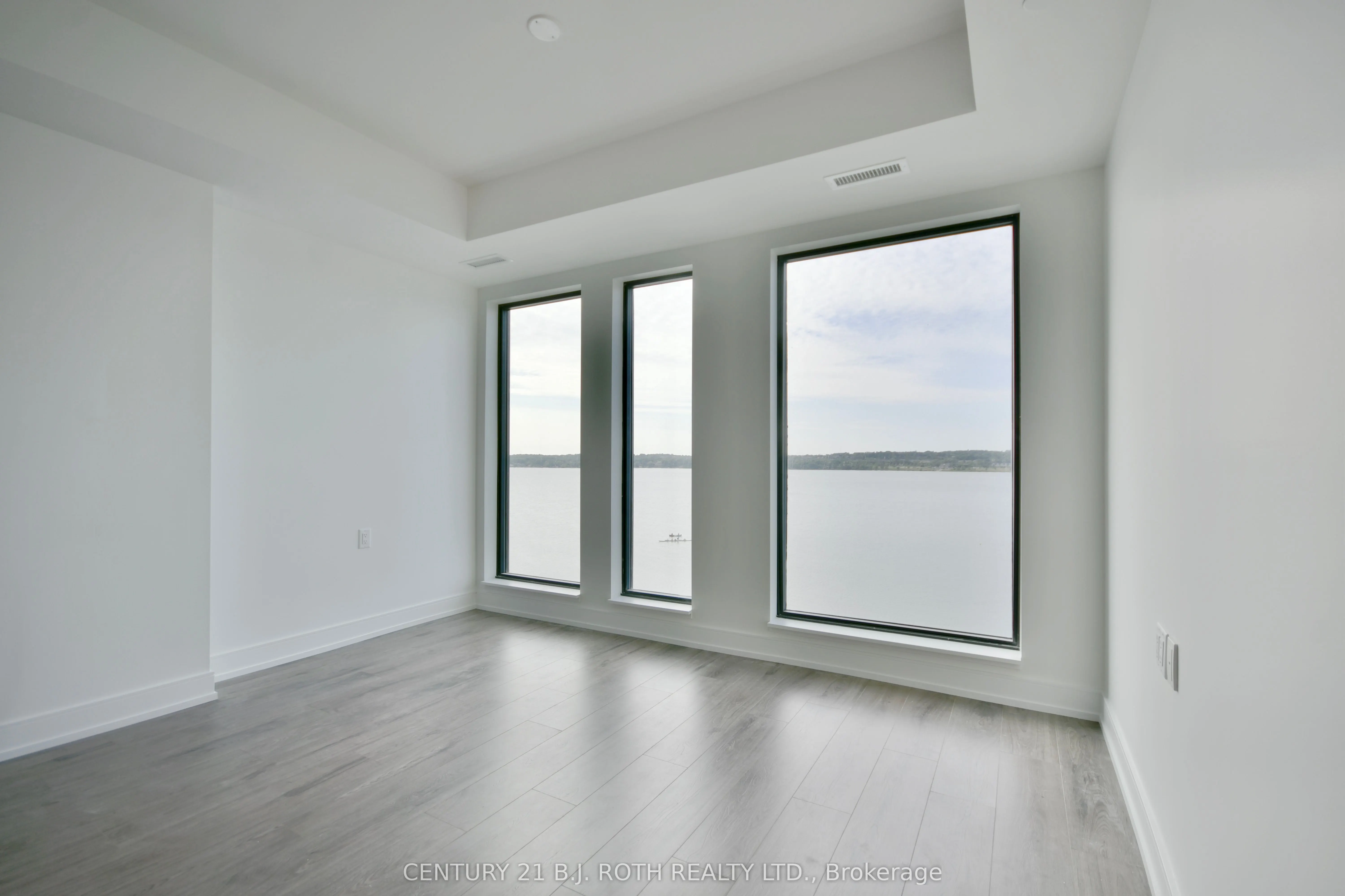185 DUNLOP Street E #702
