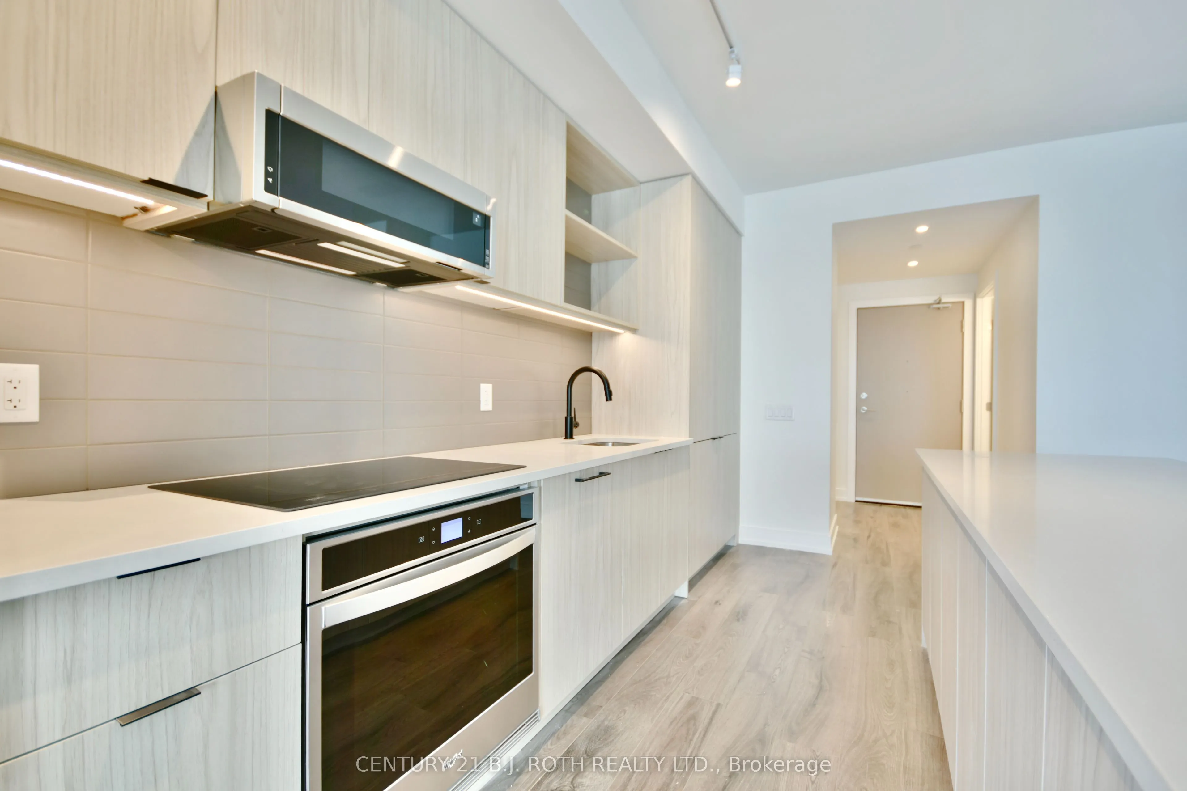 185 DUNLOP Street E #702