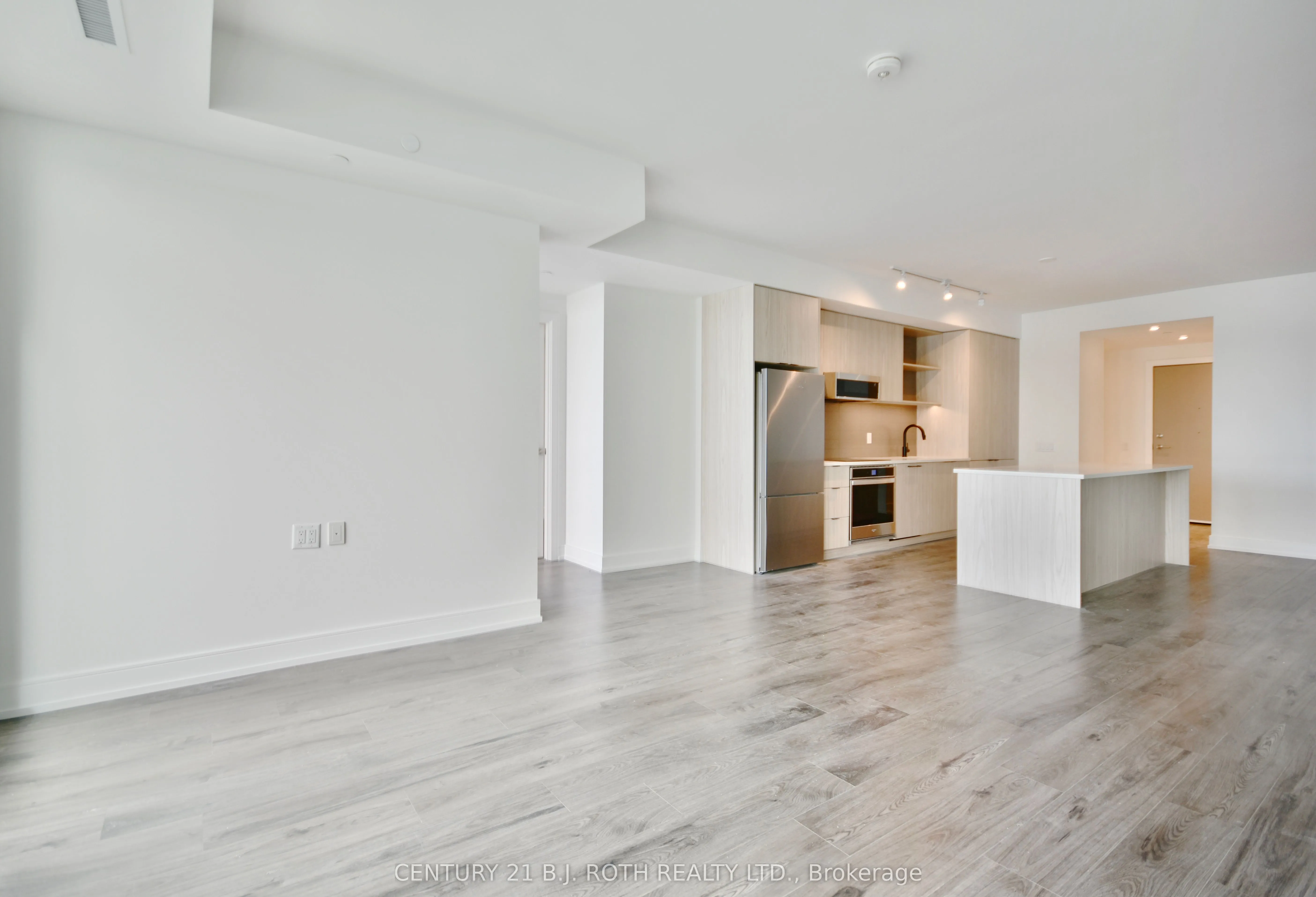 185 DUNLOP Street E #702