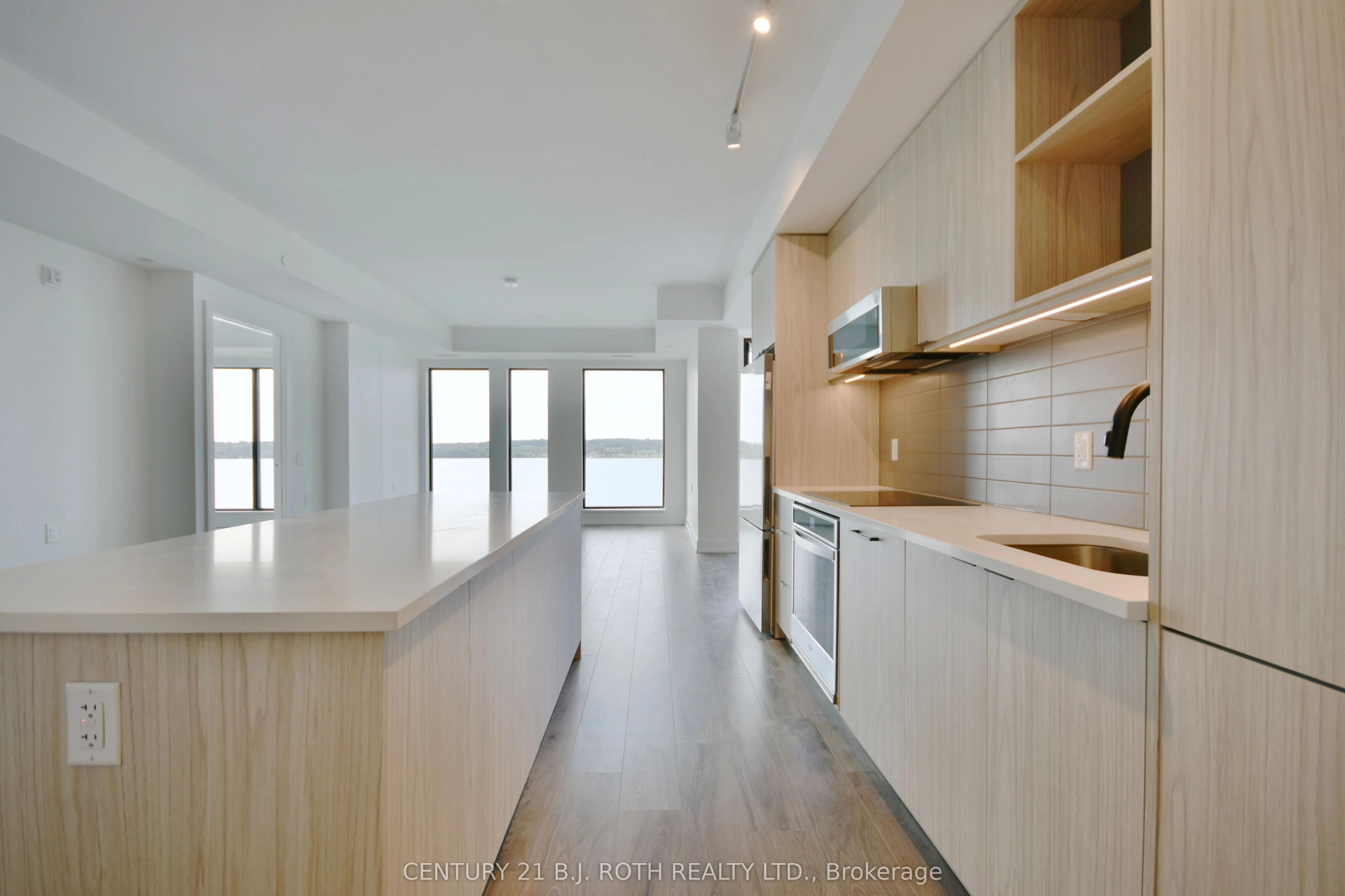 185 DUNLOP Street E #702