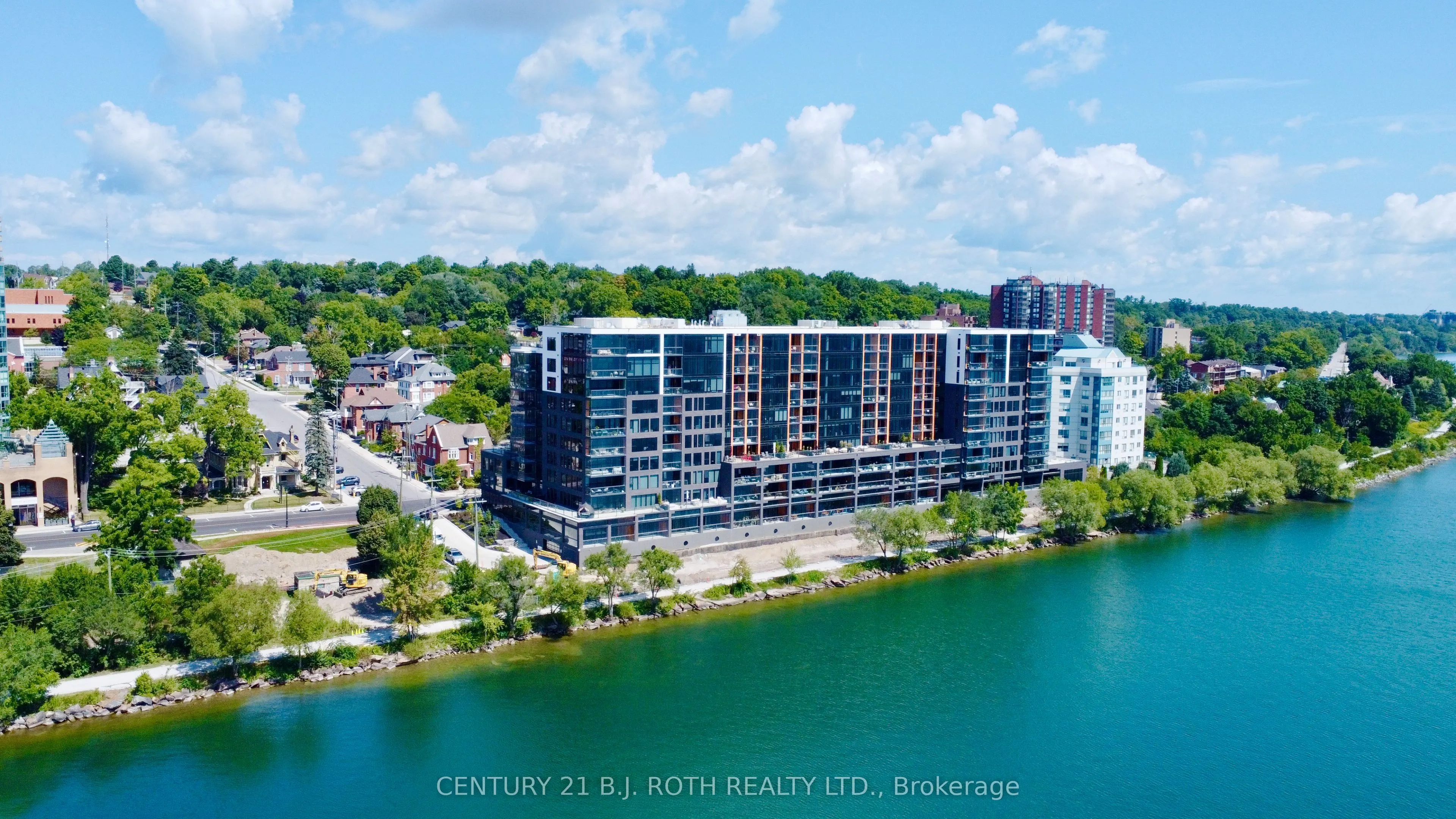 185 DUNLOP Street E #702