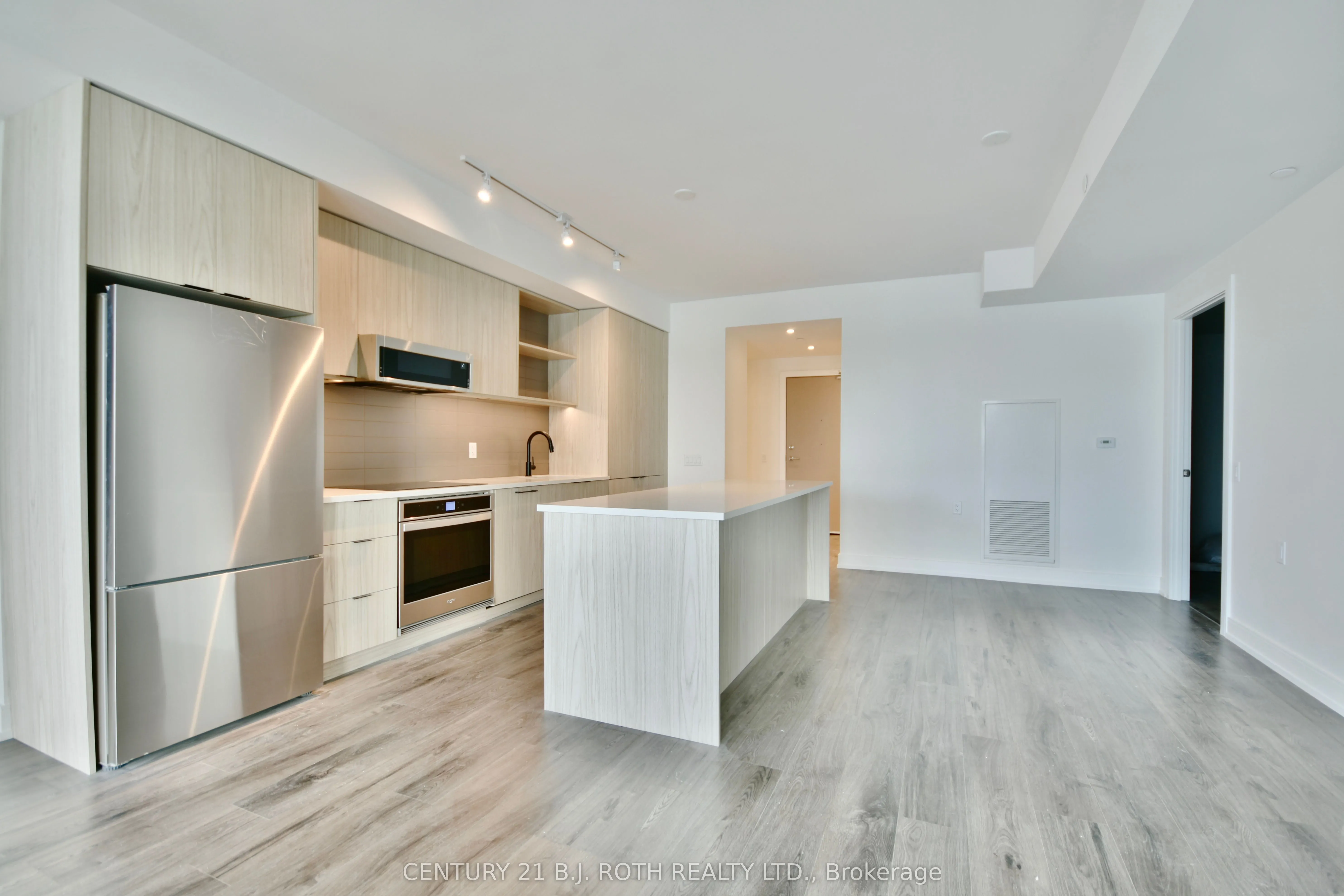 185 DUNLOP Street E #702