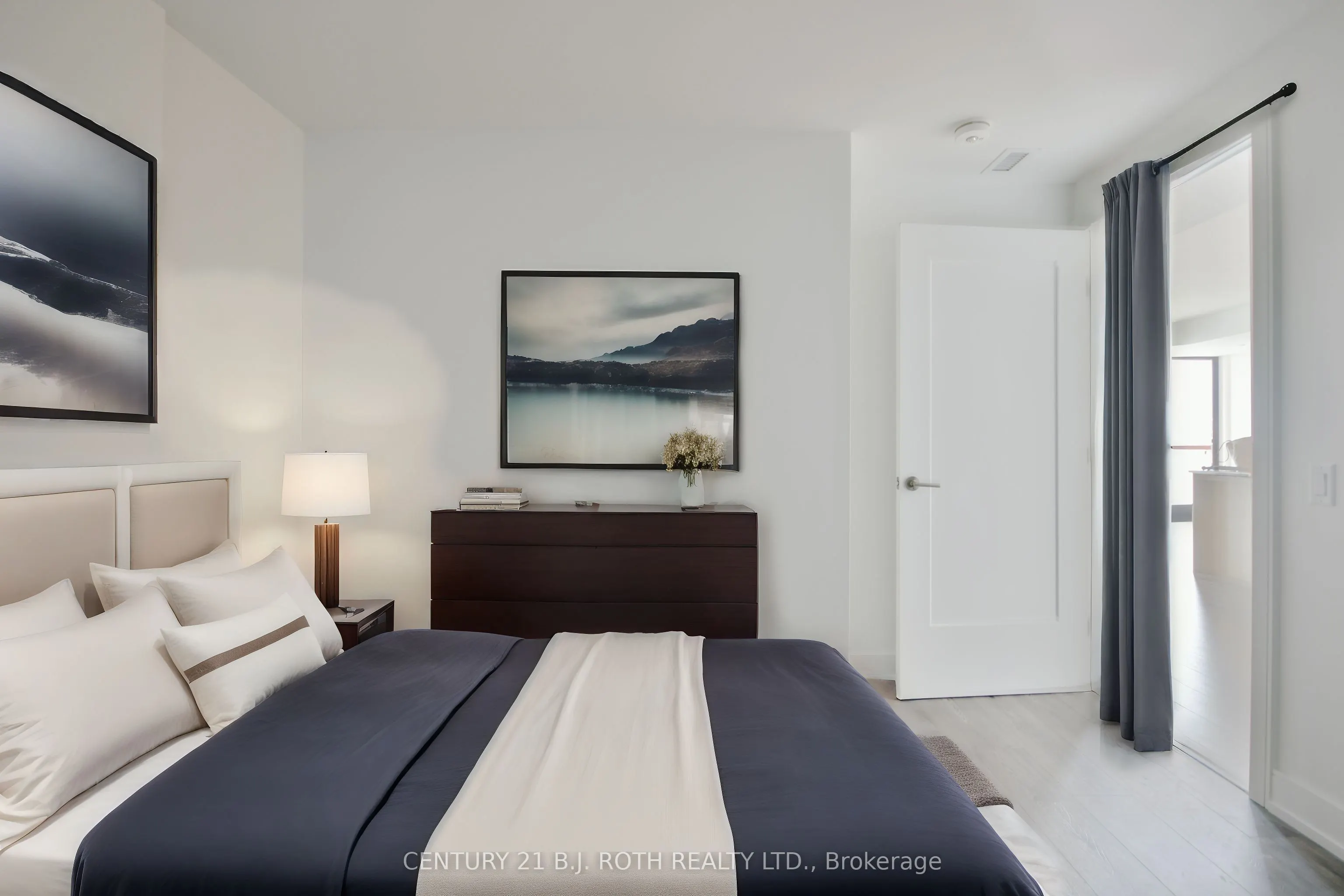 185 DUNLOP Street E #702