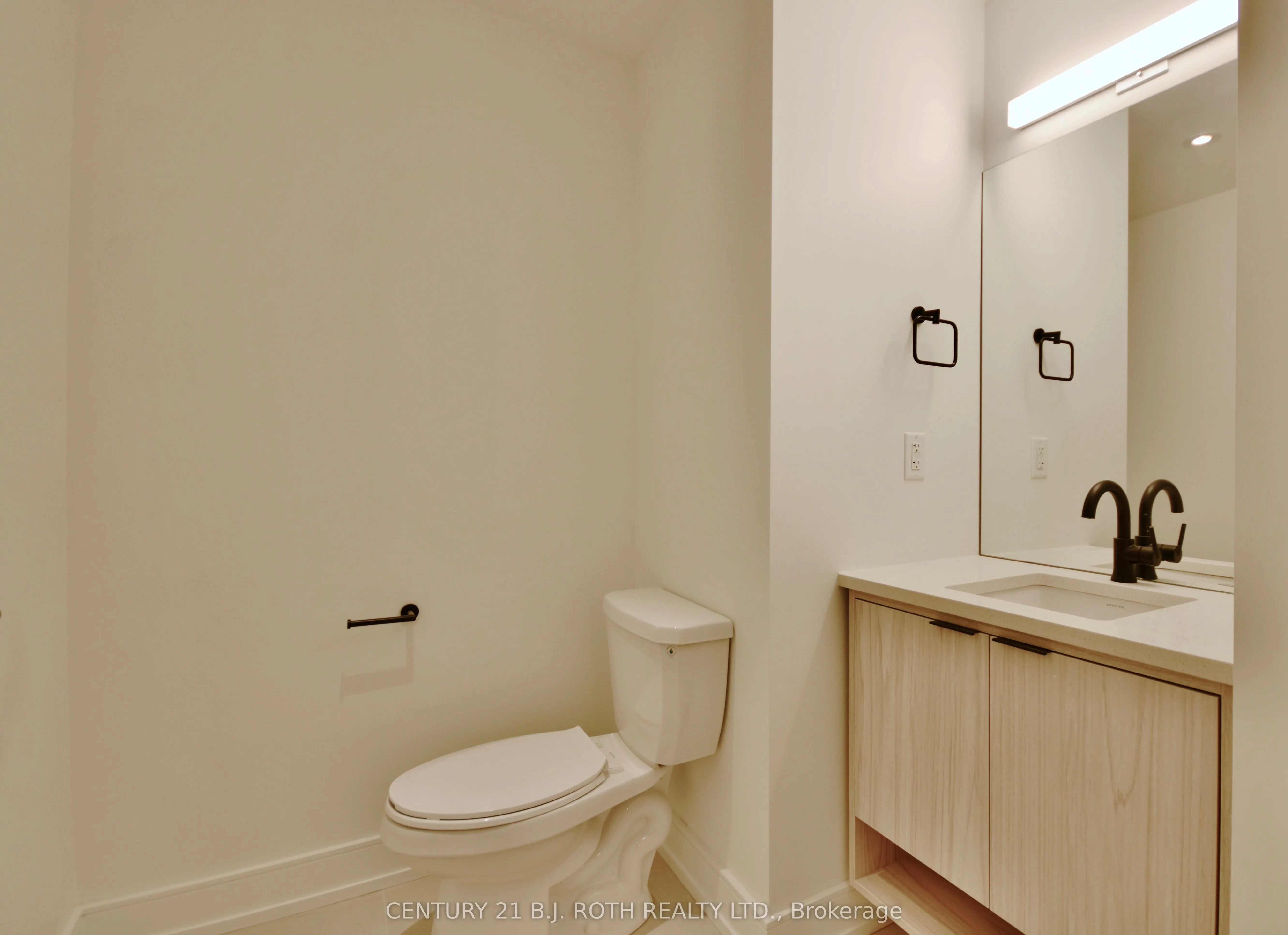 185 DUNLOP Street E #702