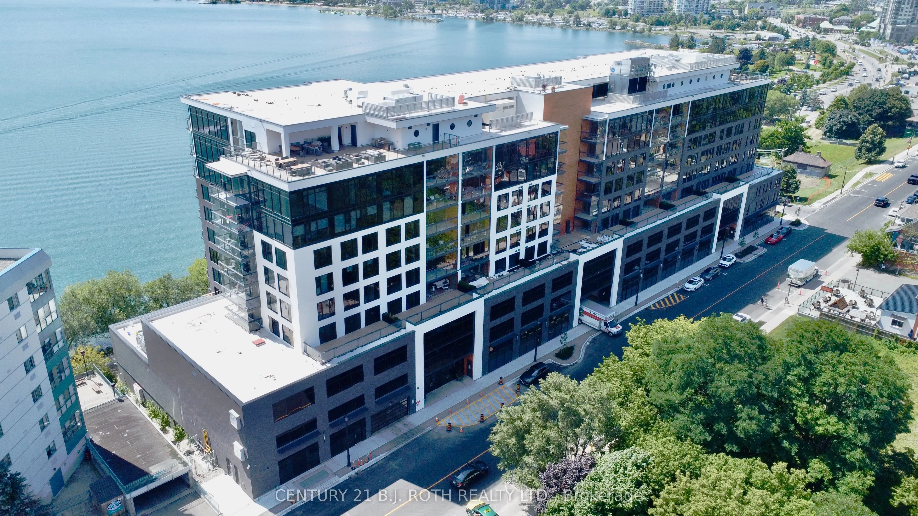 185 DUNLOP Street E #702