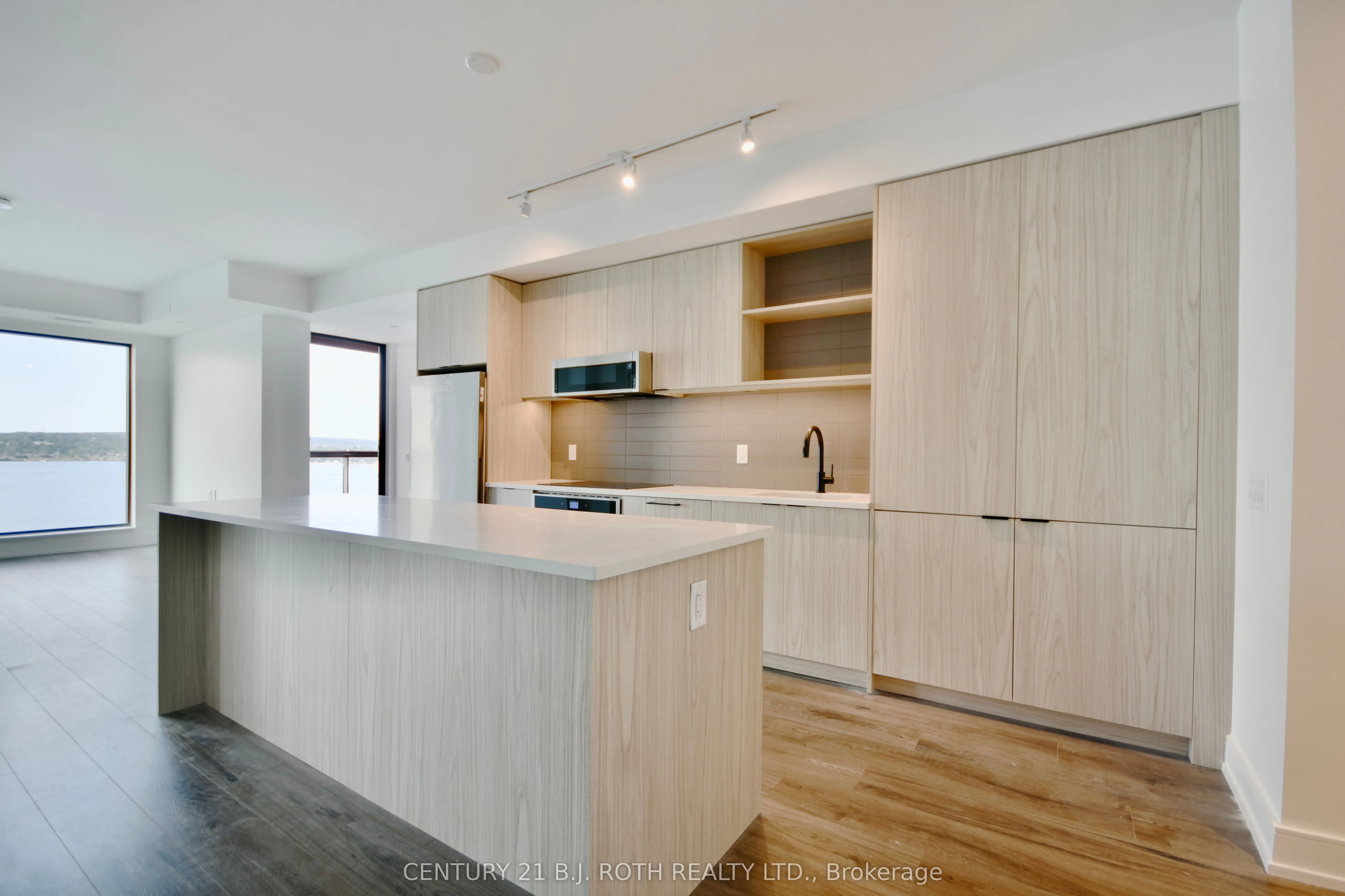 185 DUNLOP Street E #702