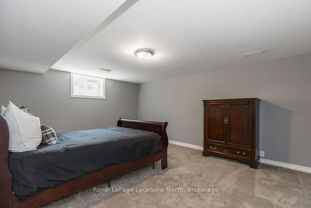 75 EDWARD Street E