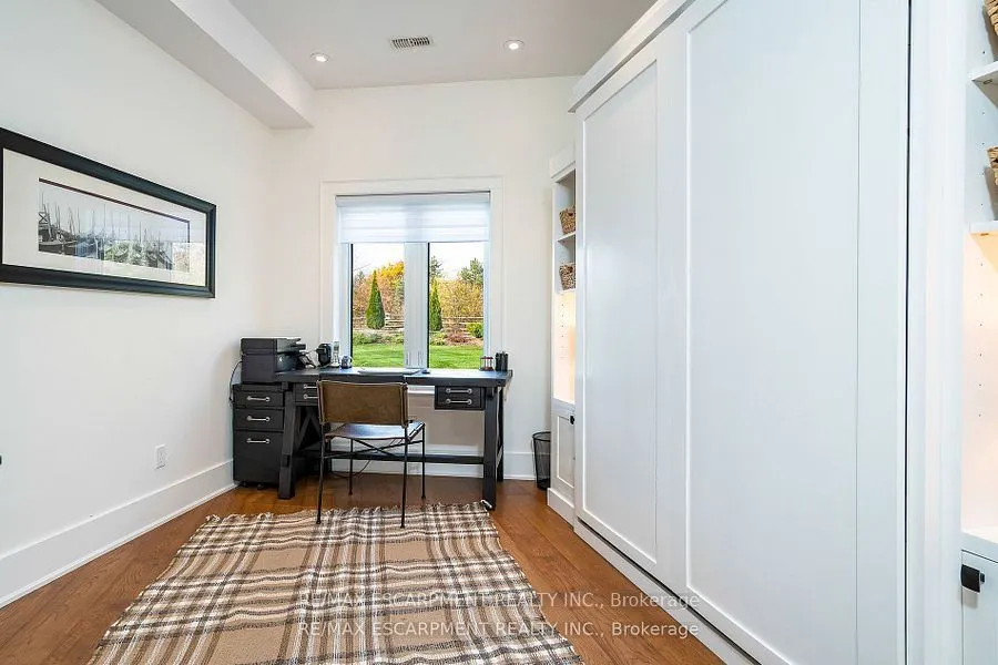 4 Buckingham Boulevard