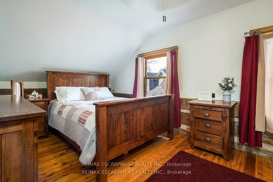 4 Buckingham Boulevard