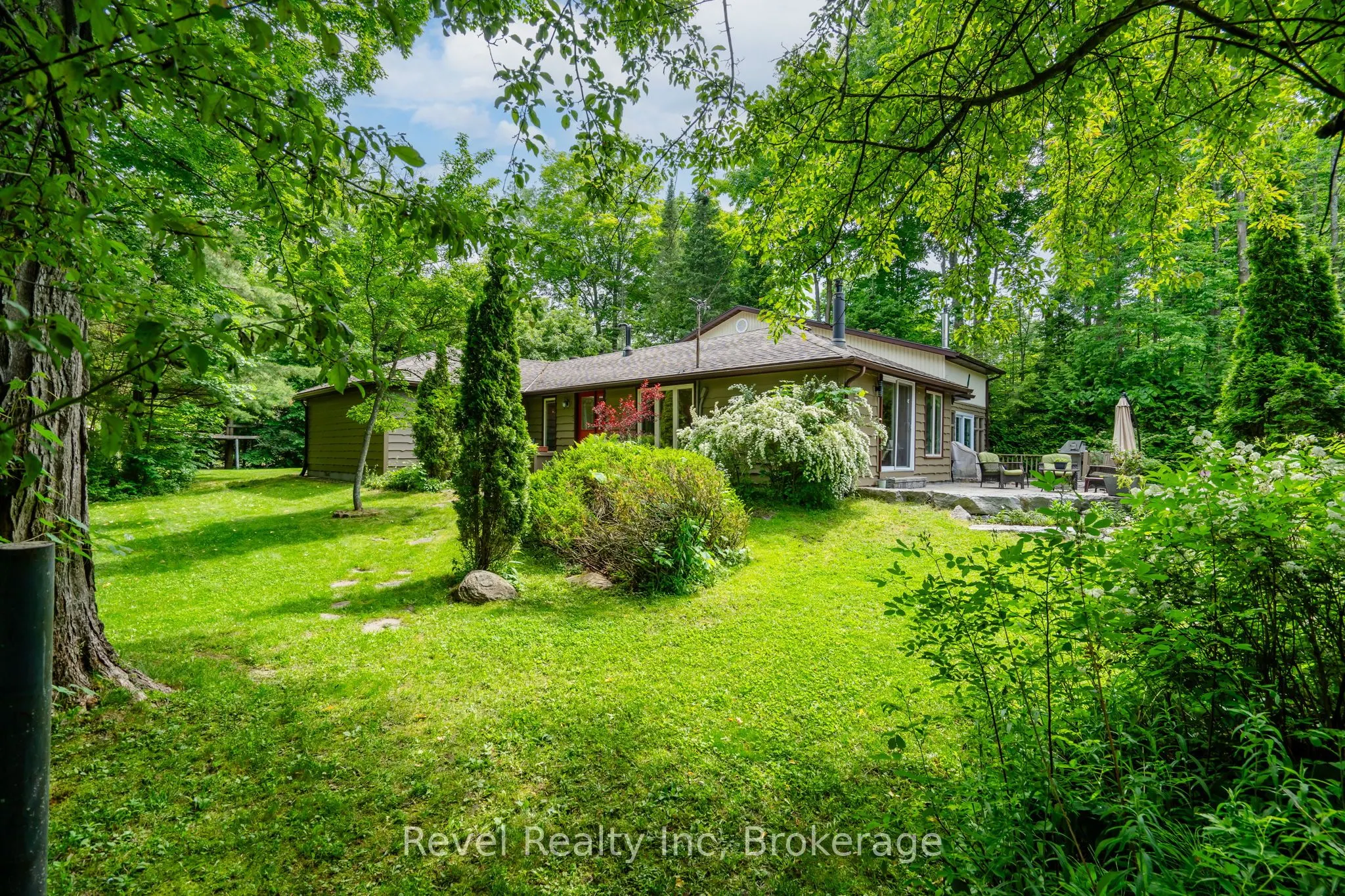 2148 CHAMPLAIN Road