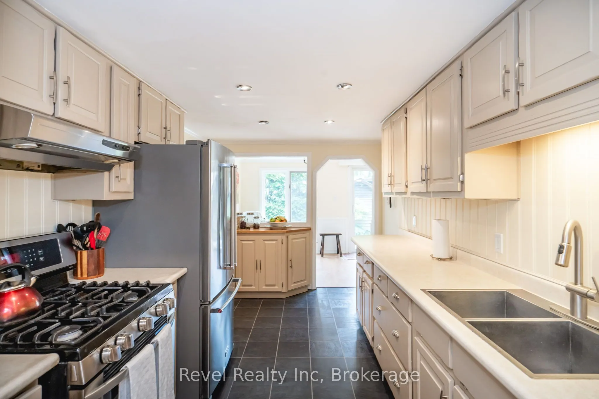 2148 CHAMPLAIN Road
