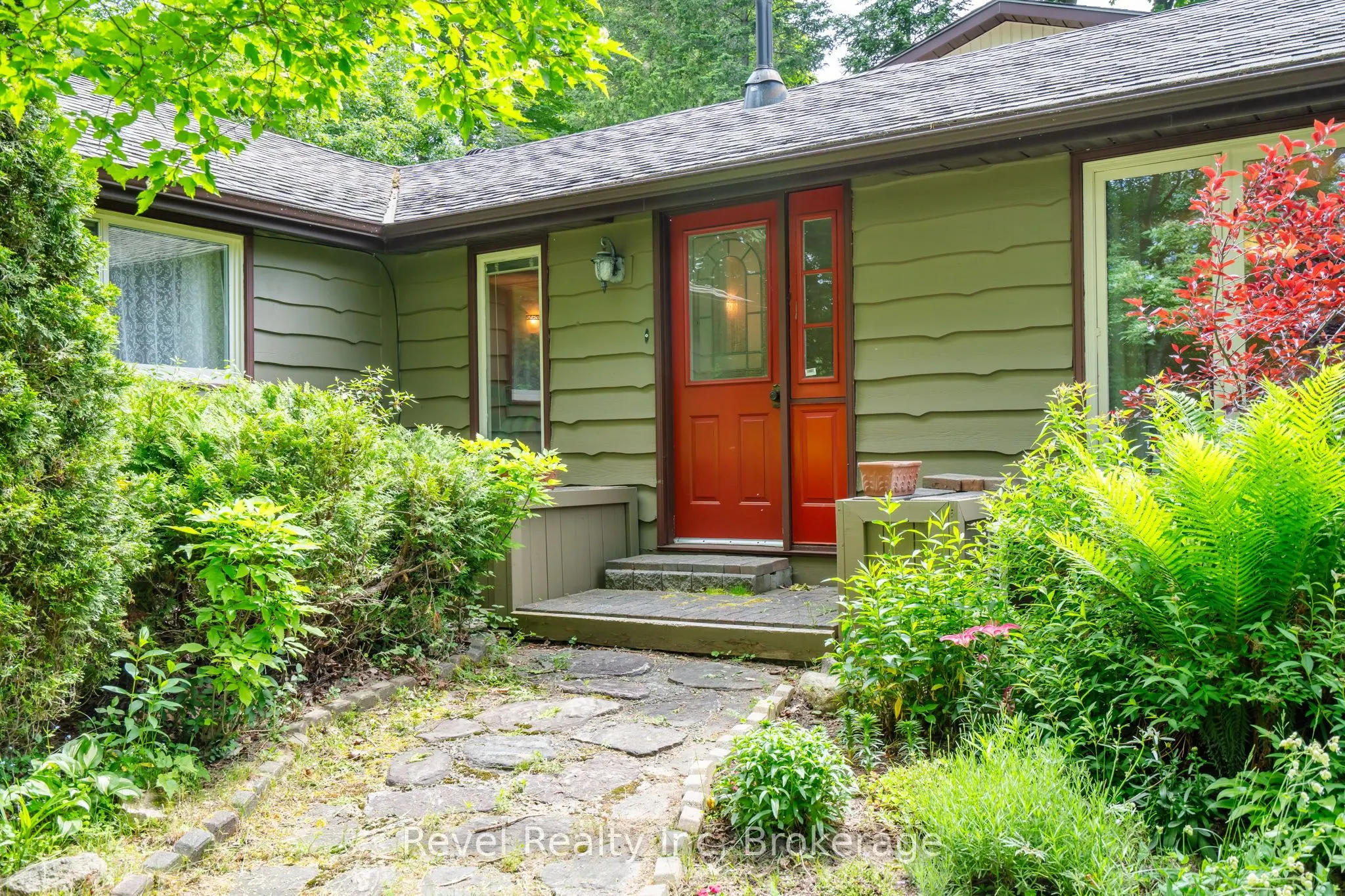 2148 CHAMPLAIN Road