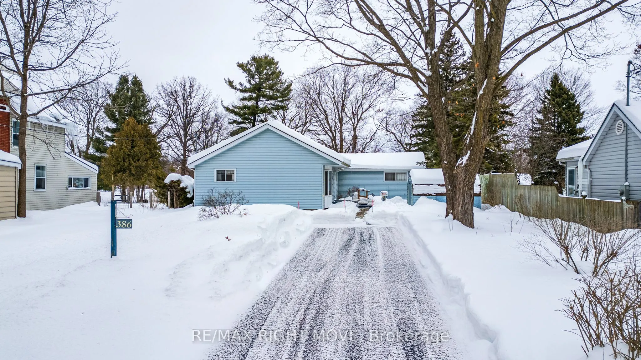 386 Peter Street N