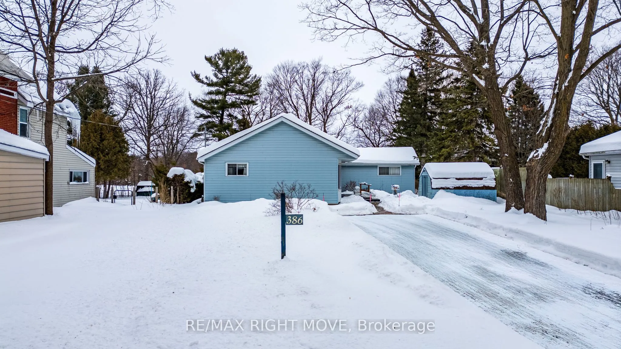 386 Peter Street N