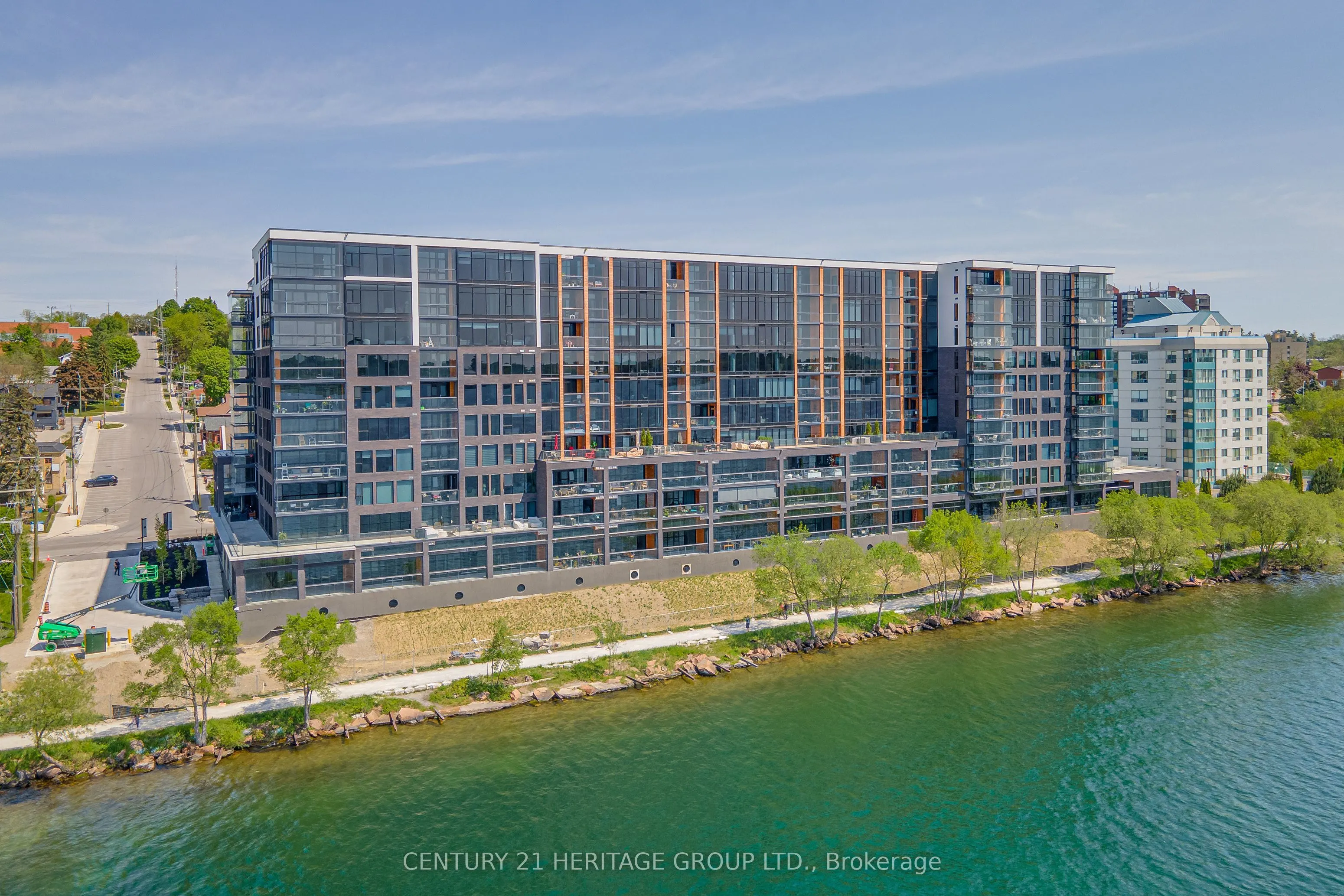 185 Dunlop Street E #922