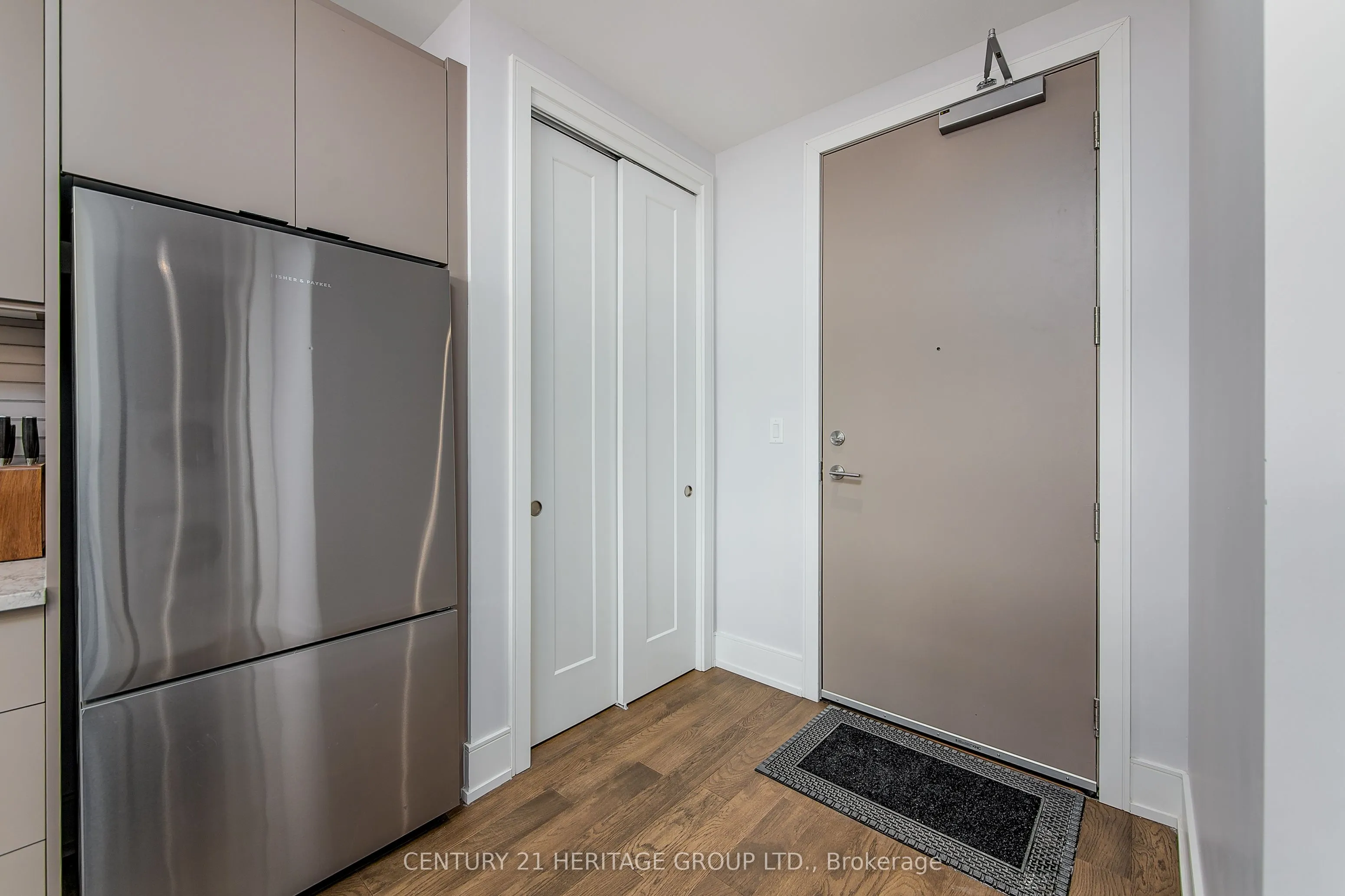 185 Dunlop Street E #922