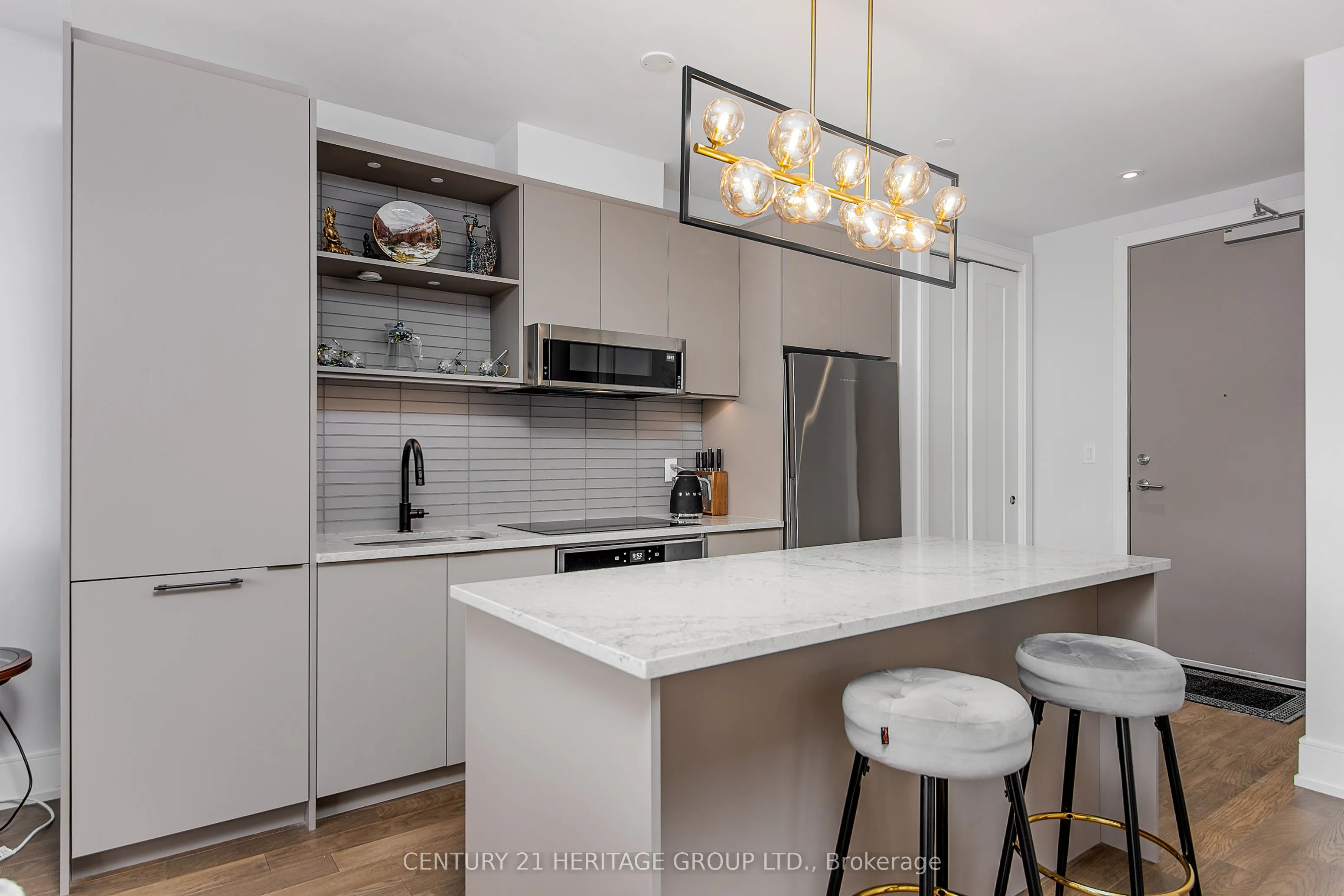 185 Dunlop Street E #922