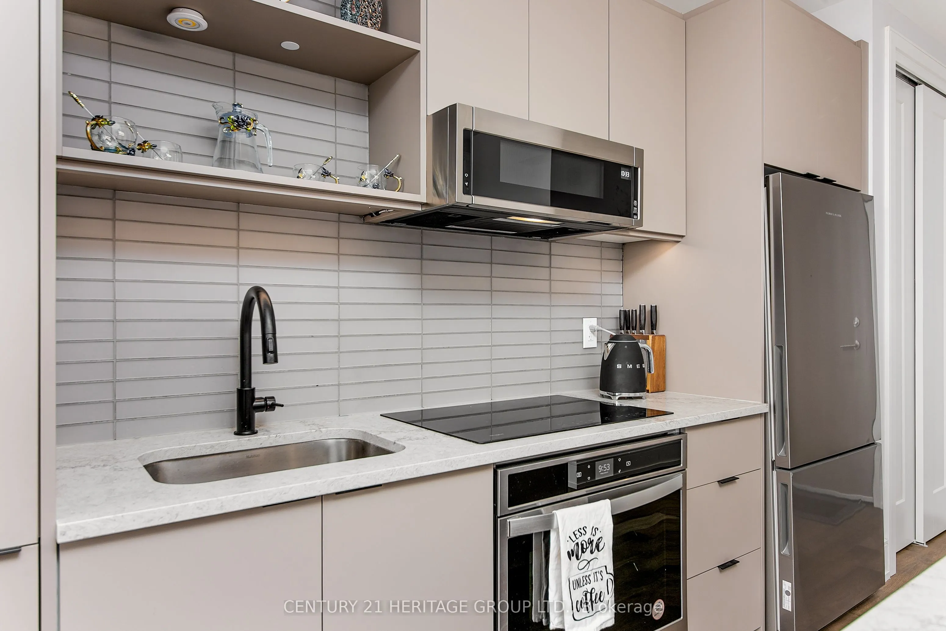 185 Dunlop Street E #922