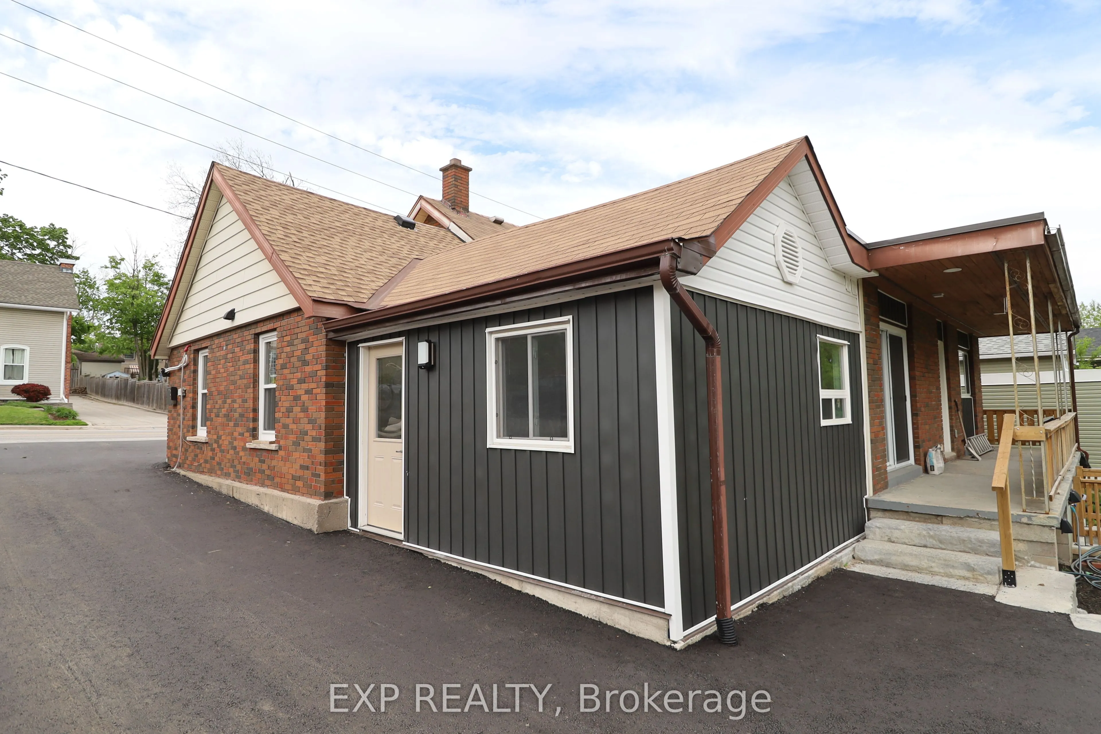 47 Grove Street E