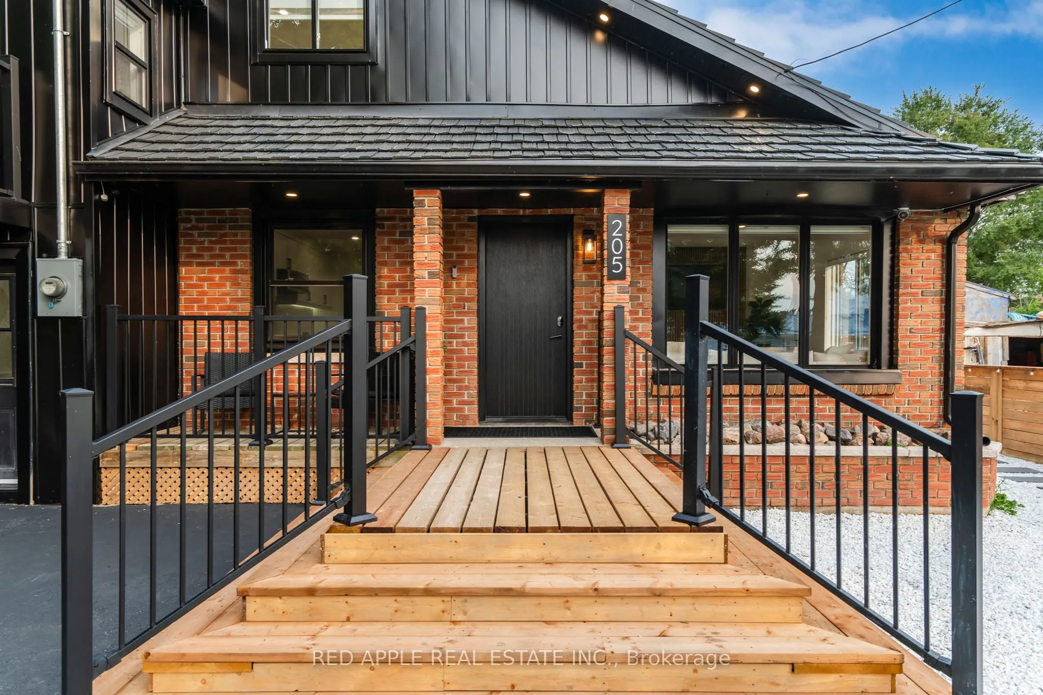 205 Hoyt Avenue