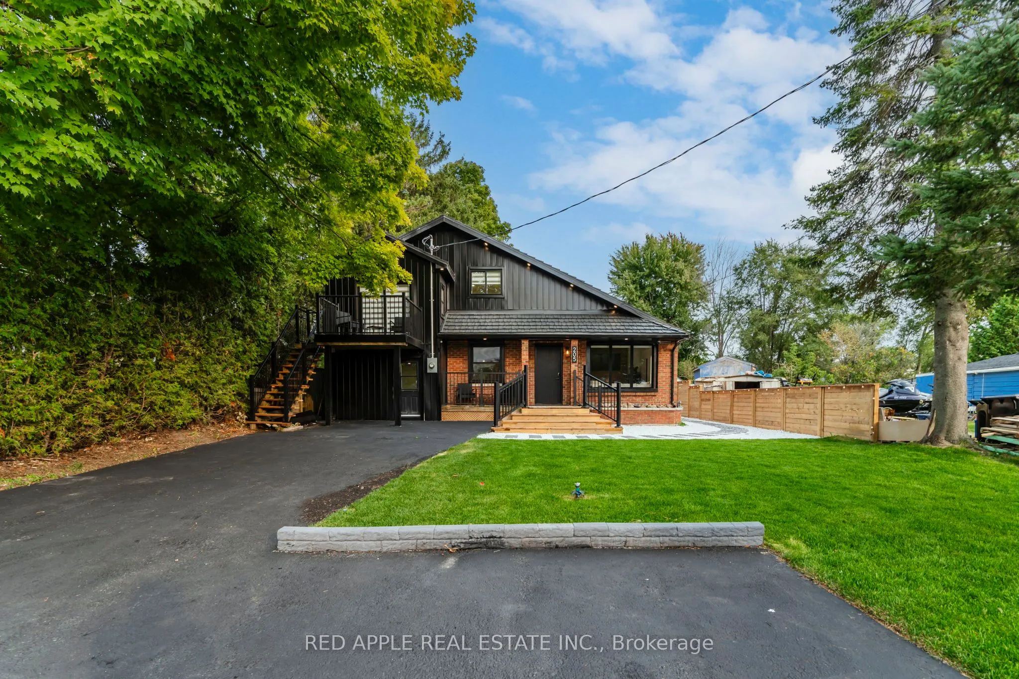 205 Hoyt Avenue