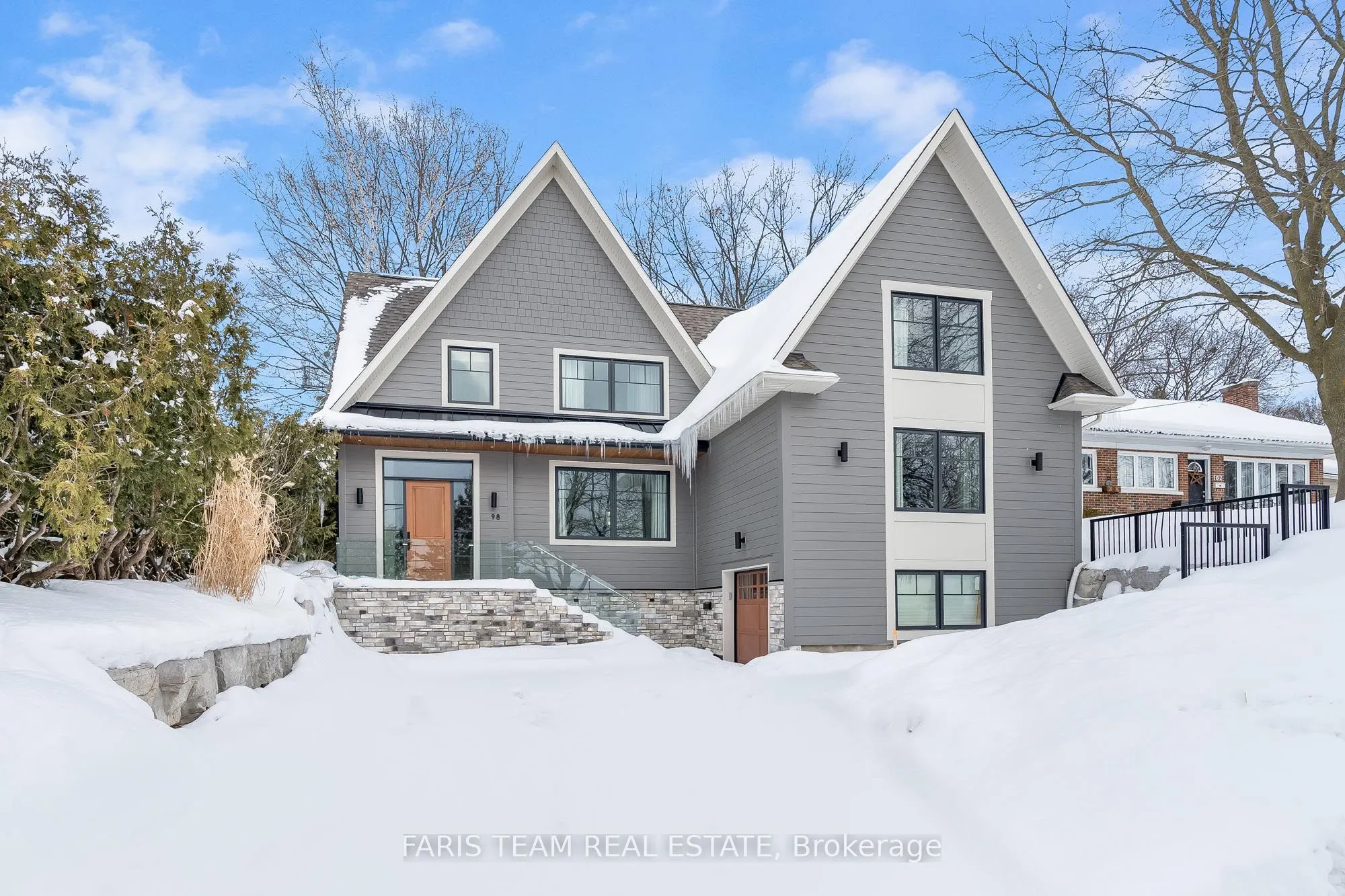 98 Shanty Bay Road
