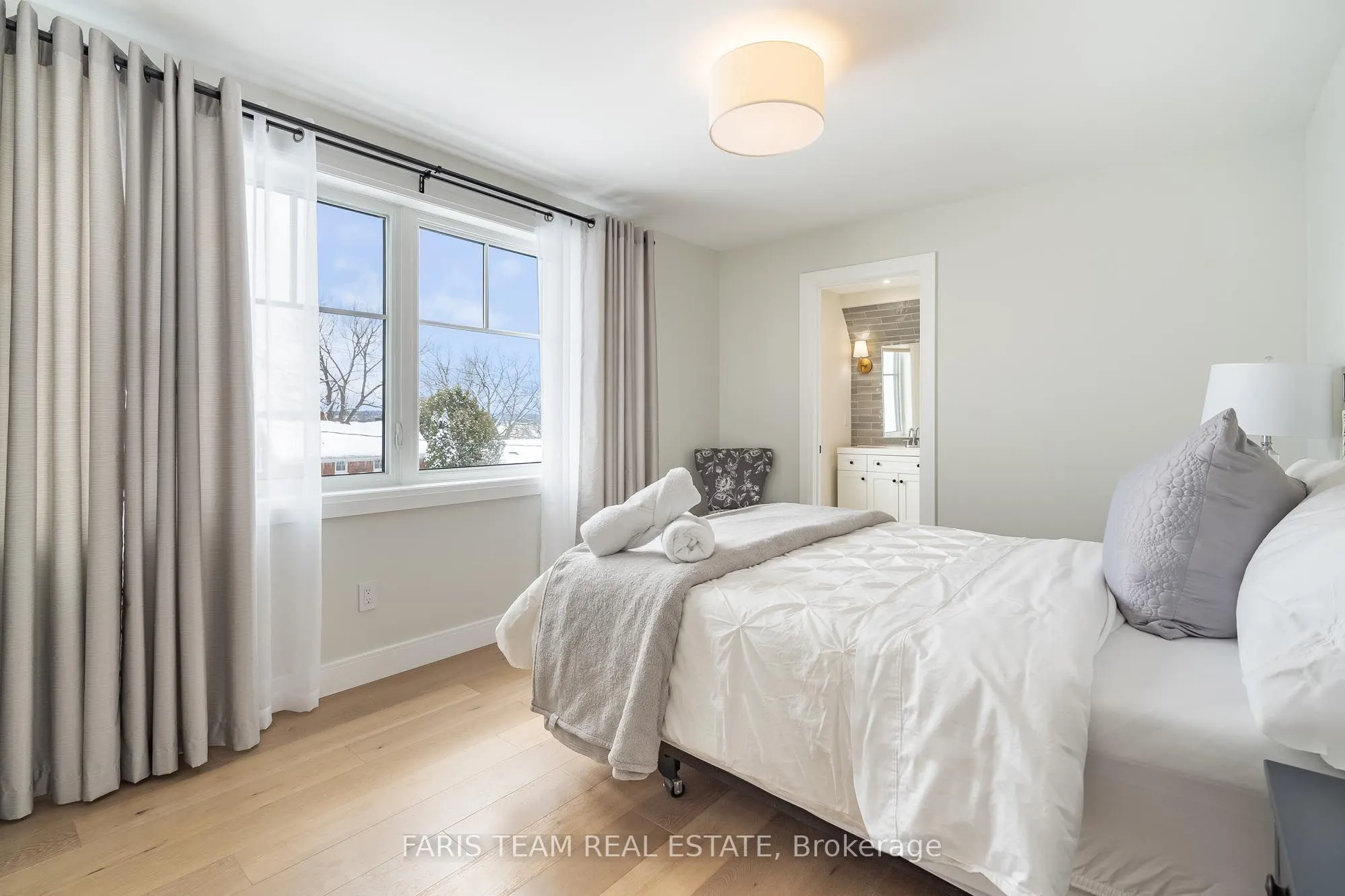 98 Shanty Bay Road