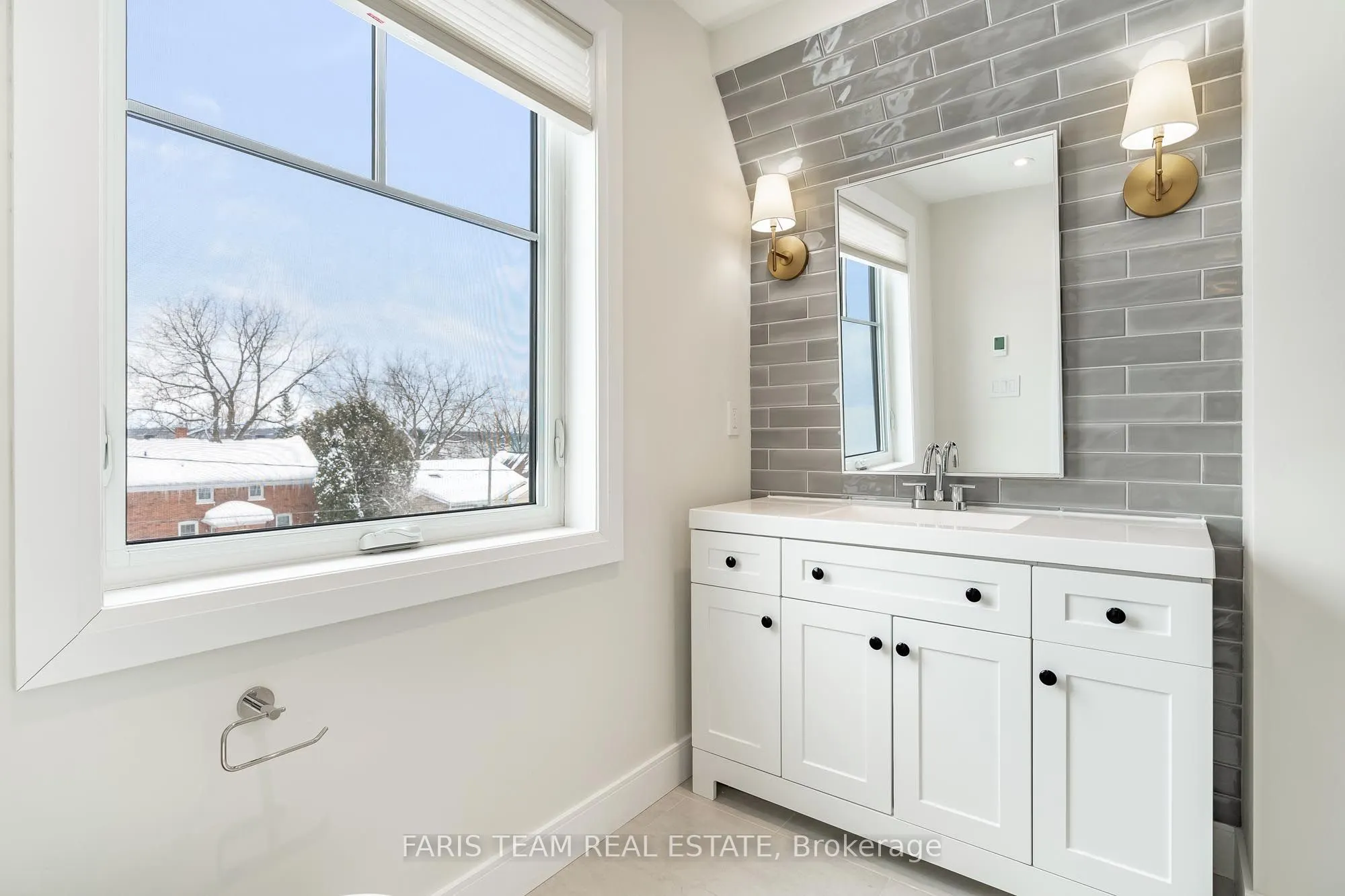 98 Shanty Bay Road
