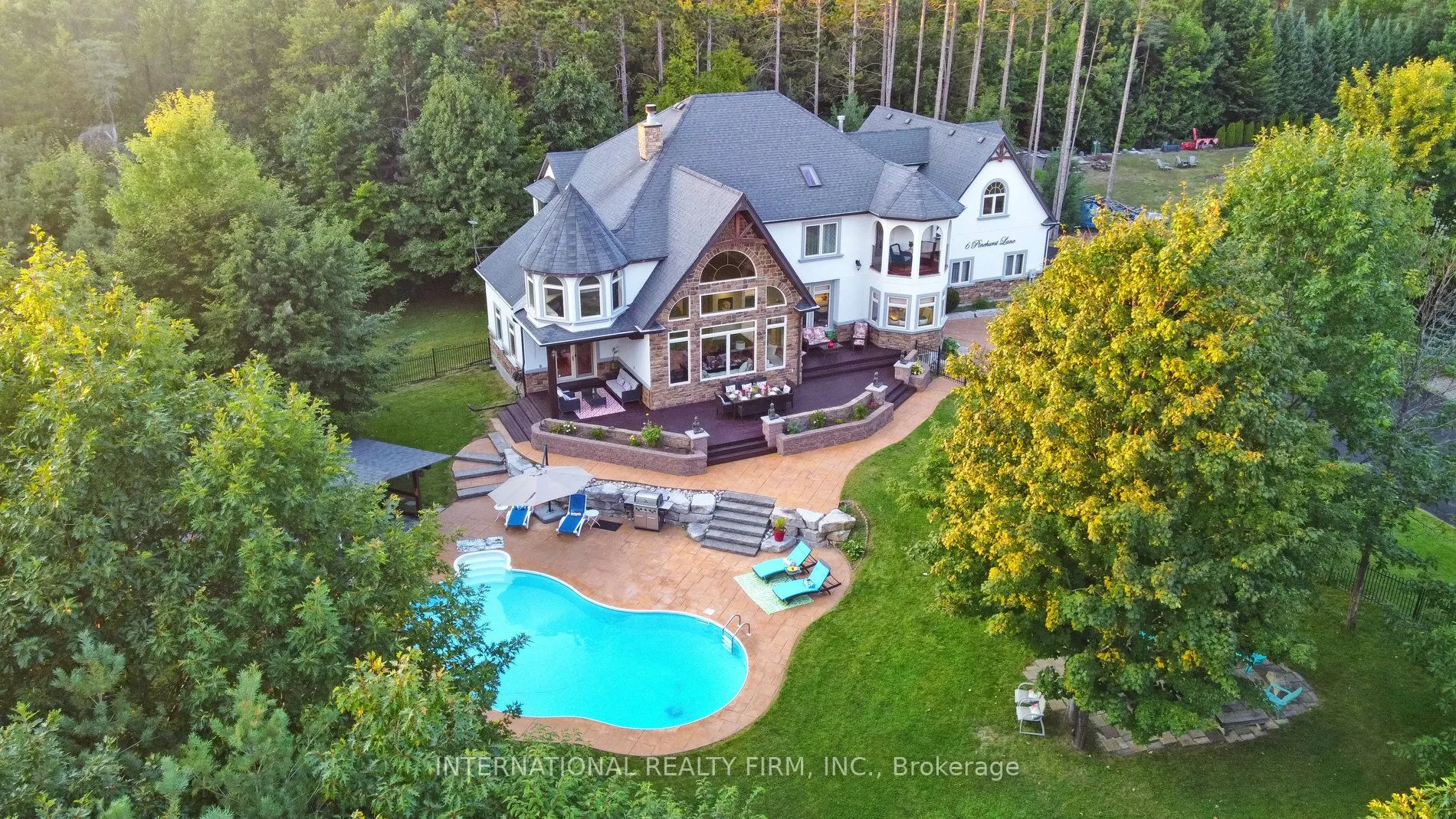 6 Pinehurst Lane