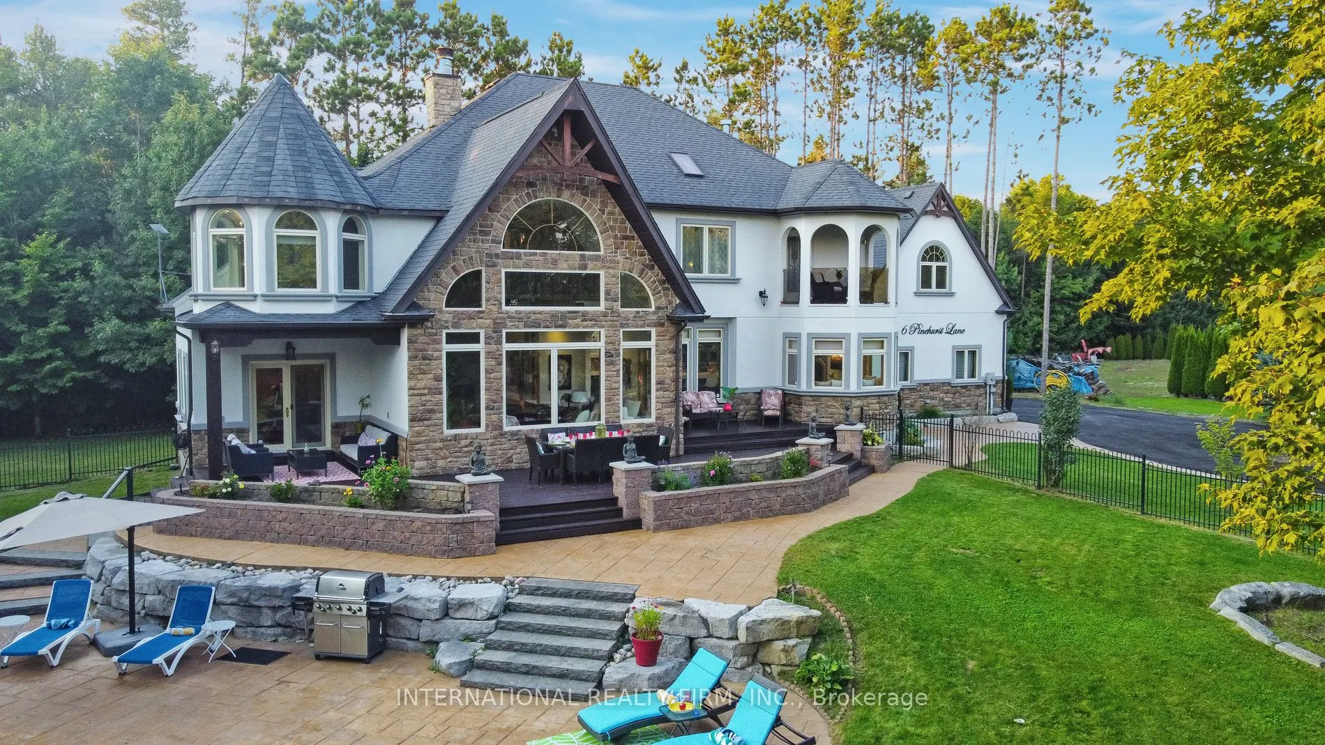 6 Pinehurst Lane
