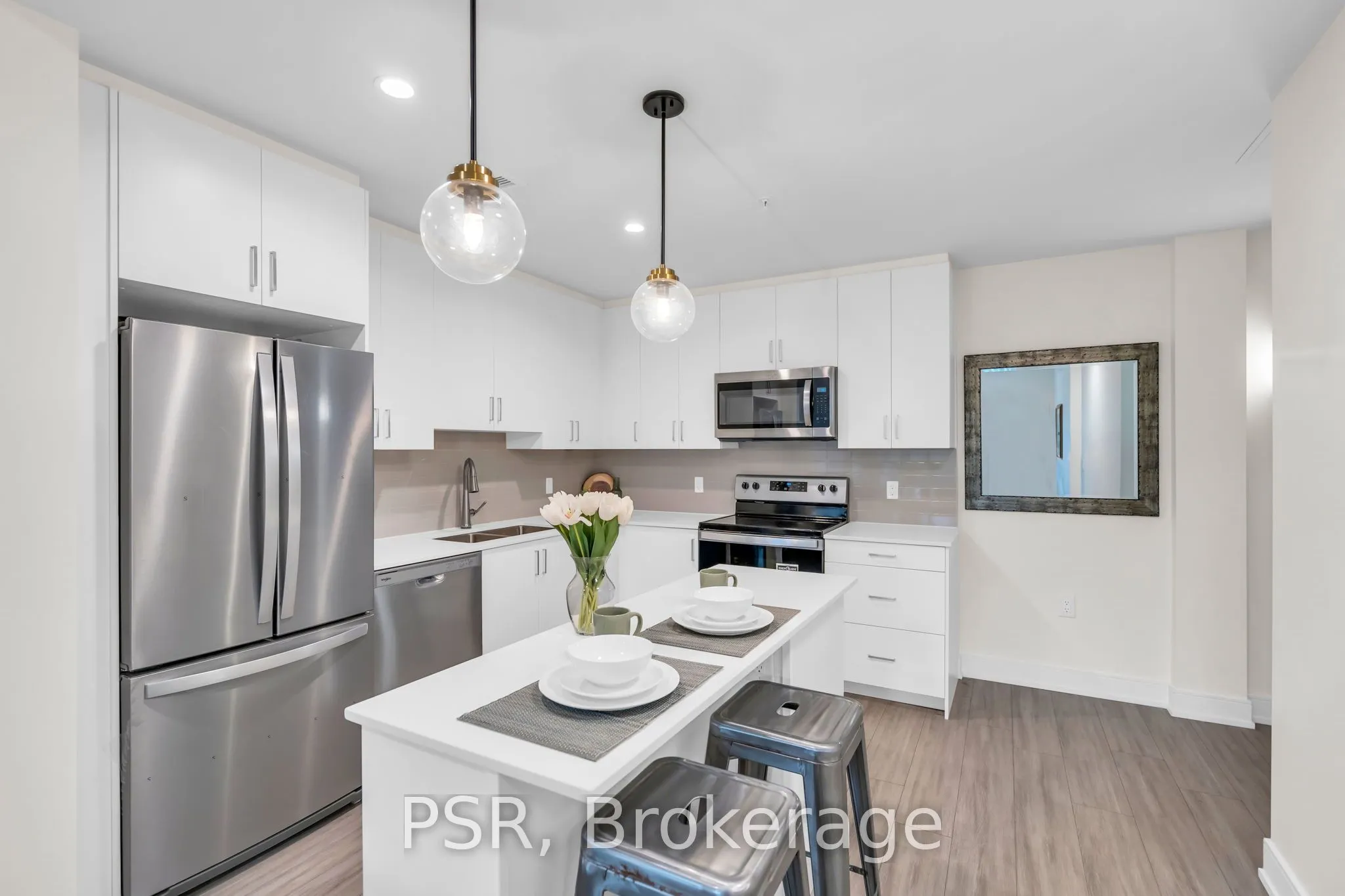 121 Mary Street, #309