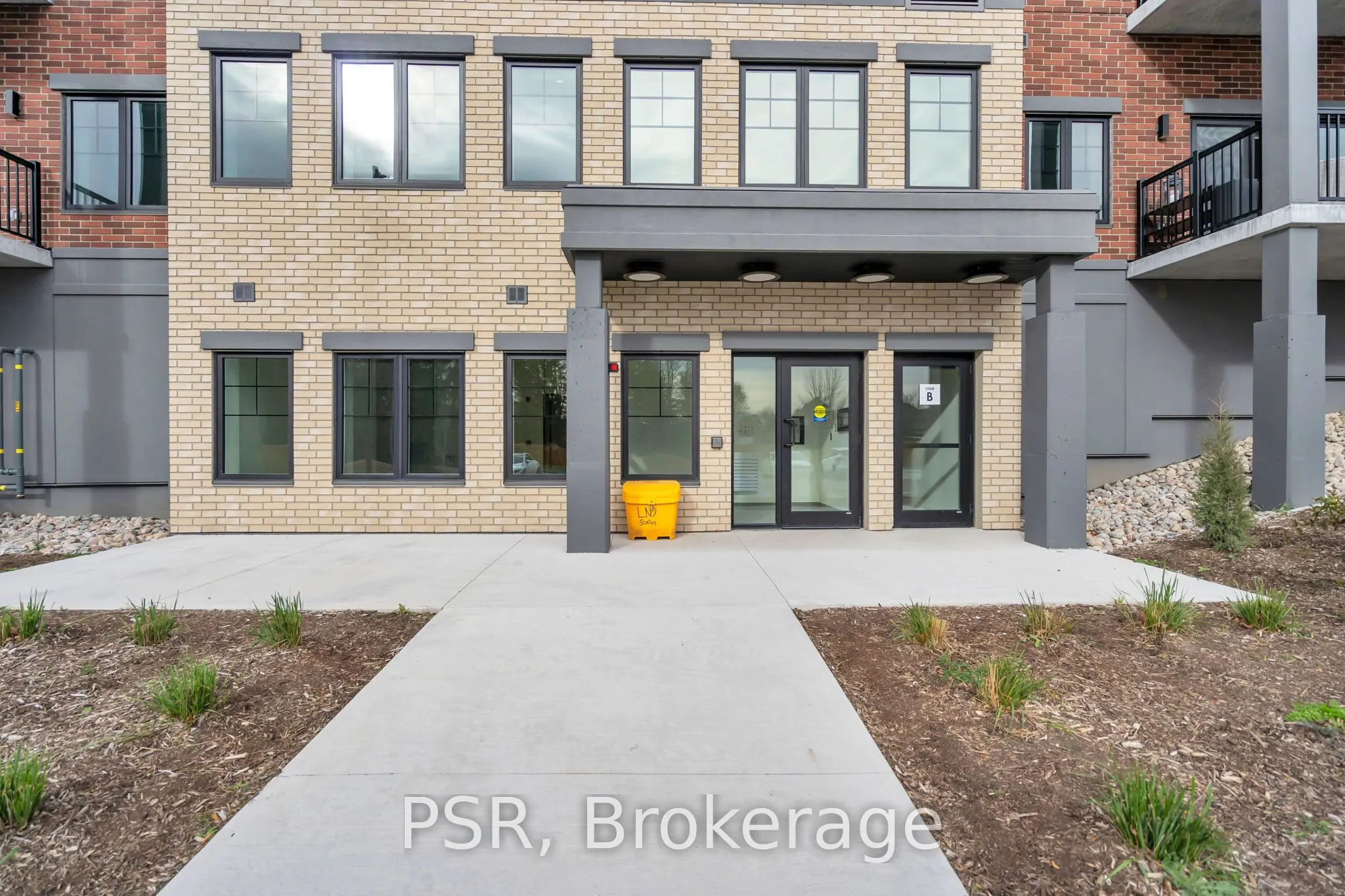 121 Mary Street, #309