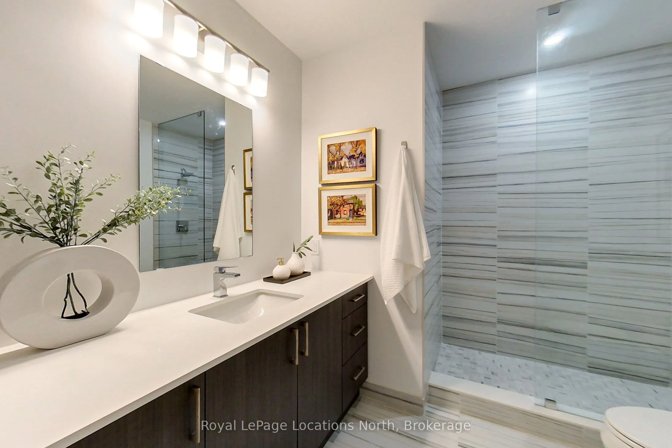 1 HUME Street #525