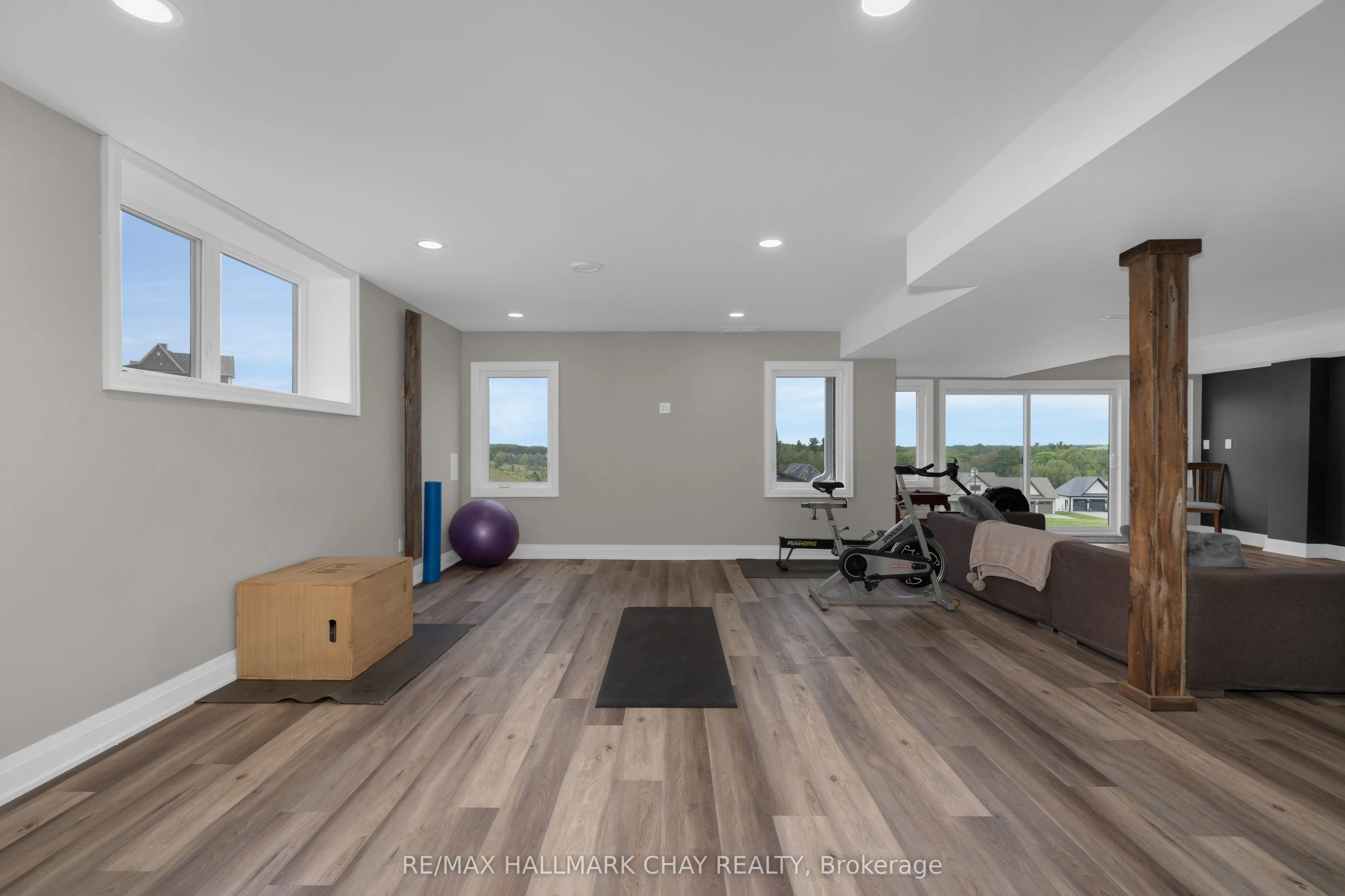 28 Thoroughbred Drive