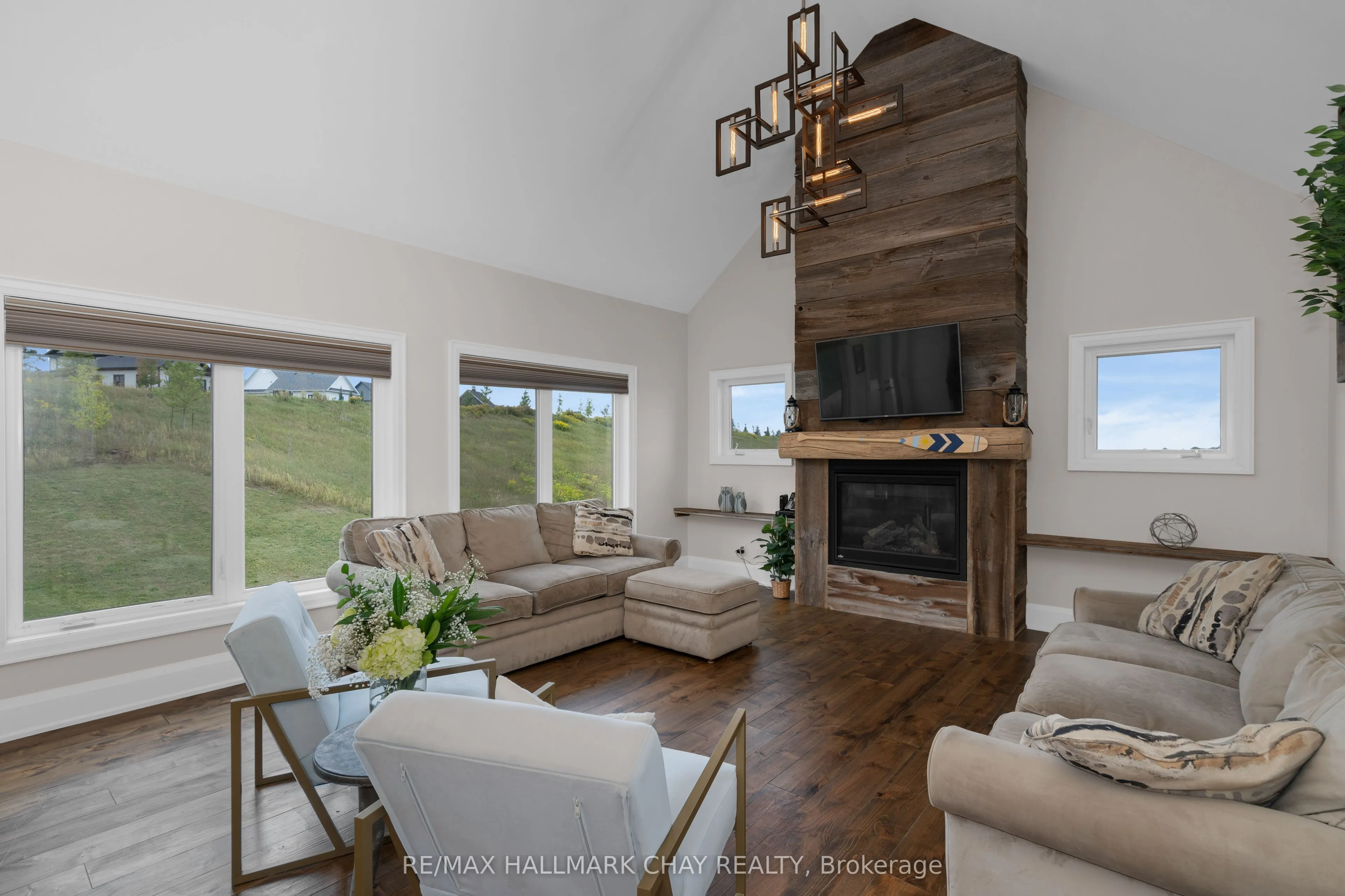 28 Thoroughbred Drive