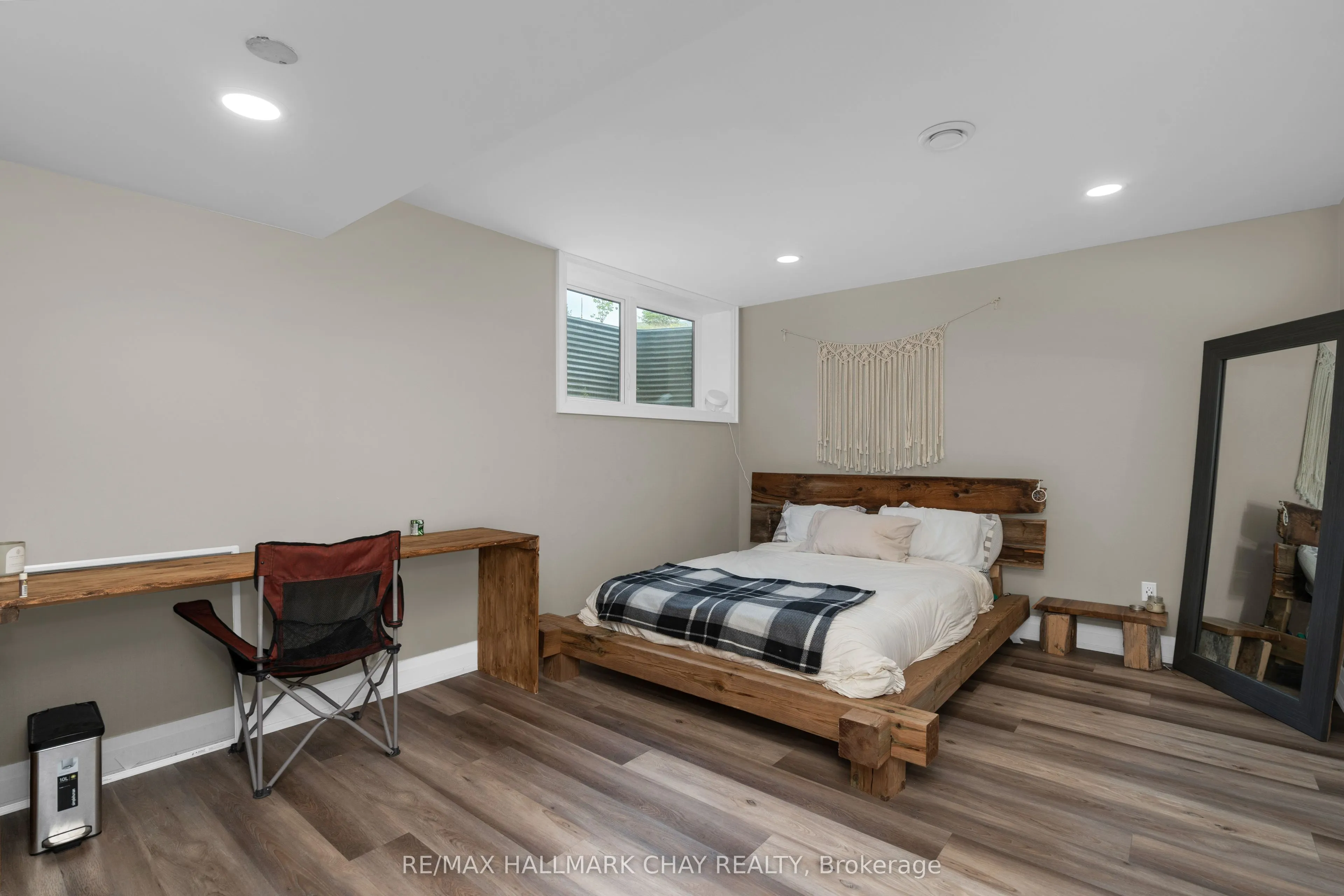 28 Thoroughbred Drive
