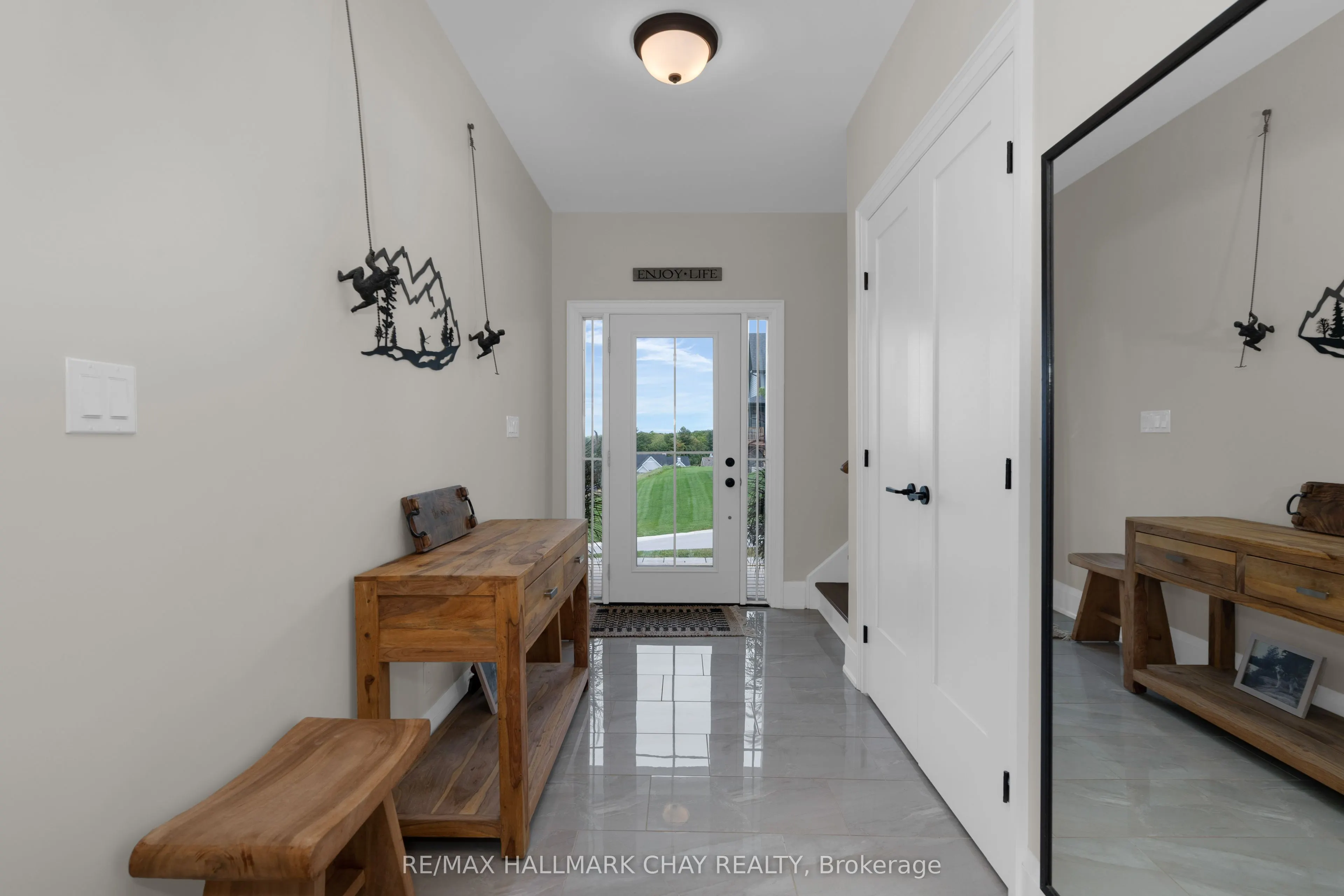 28 Thoroughbred Drive