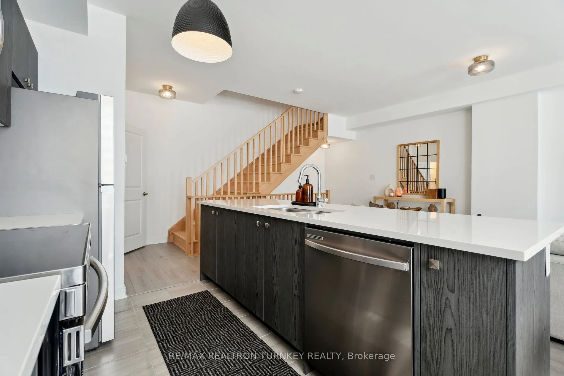 28 Spry Lane