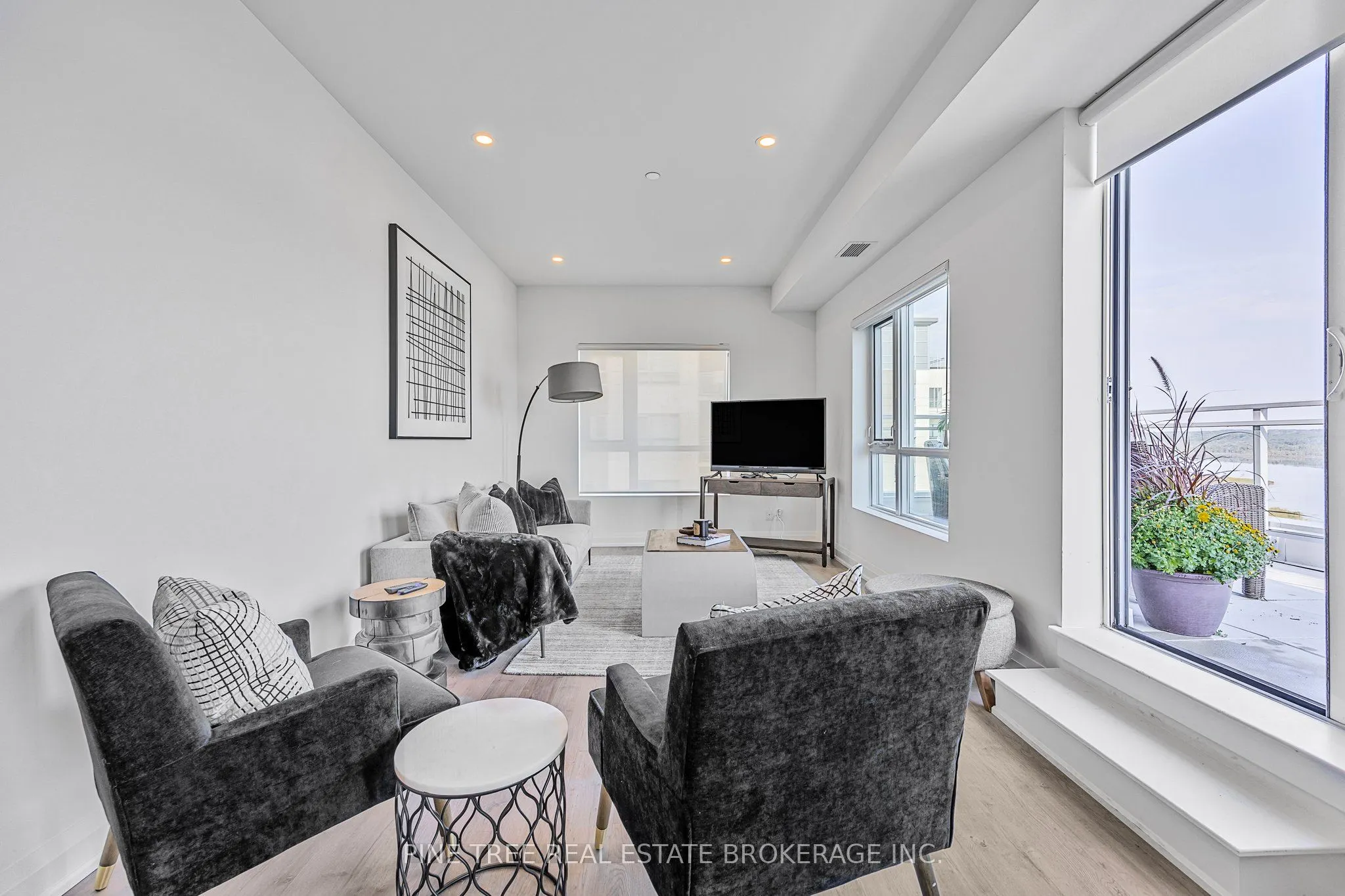 58 Lakeside Terrace #1105