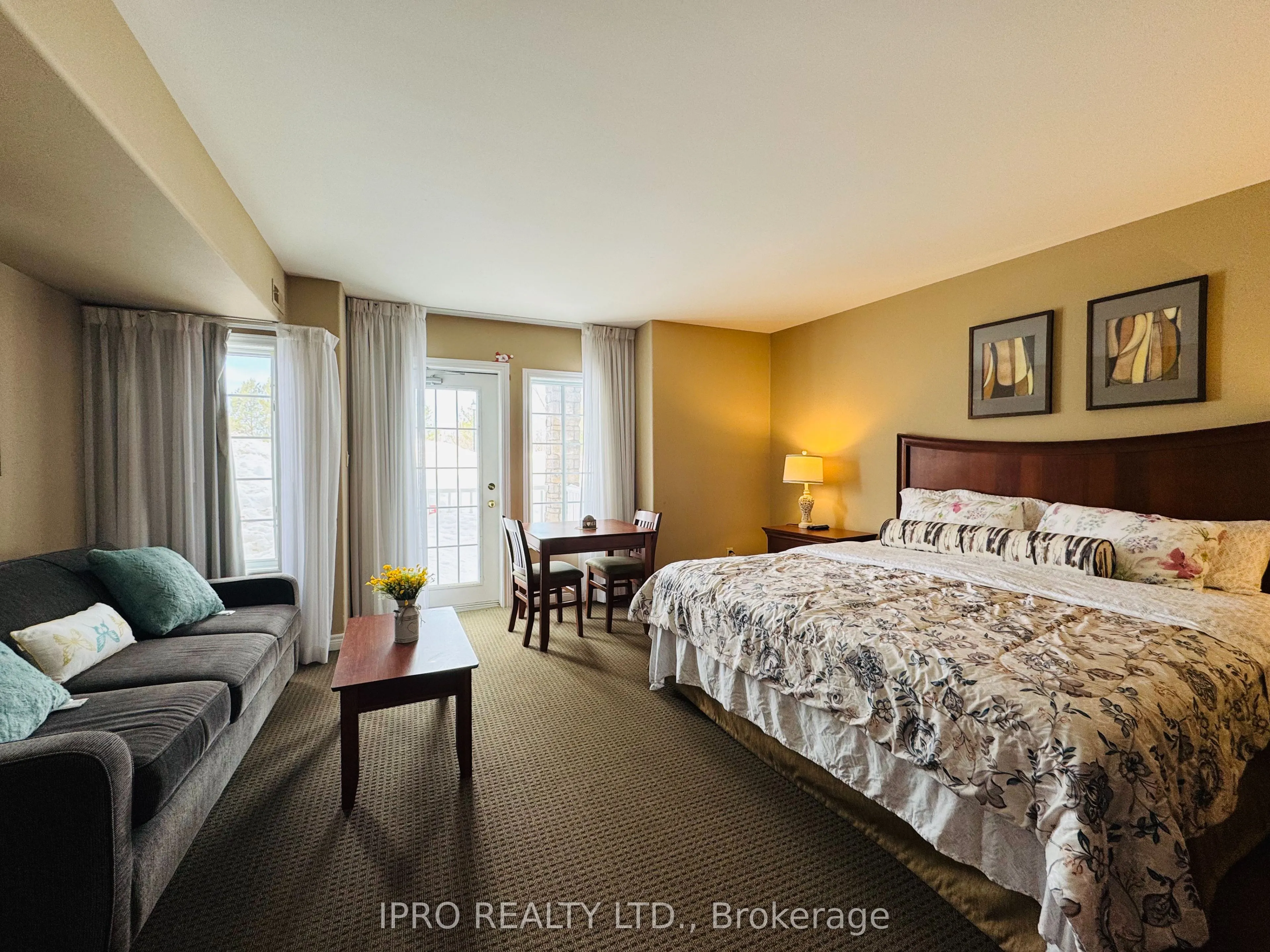 90 Highland Drive, #2076-77