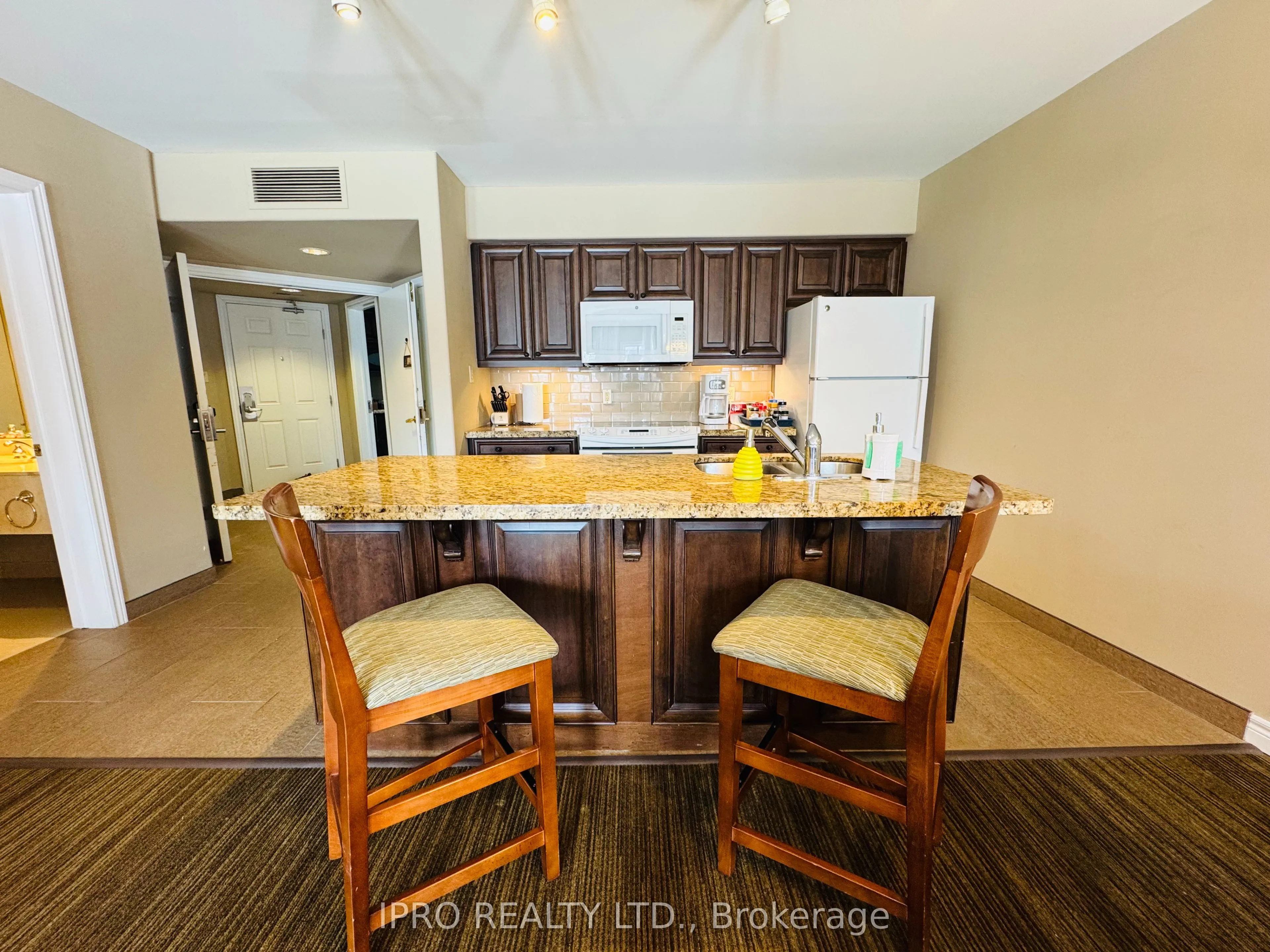 90 Highland Drive, #2076-77