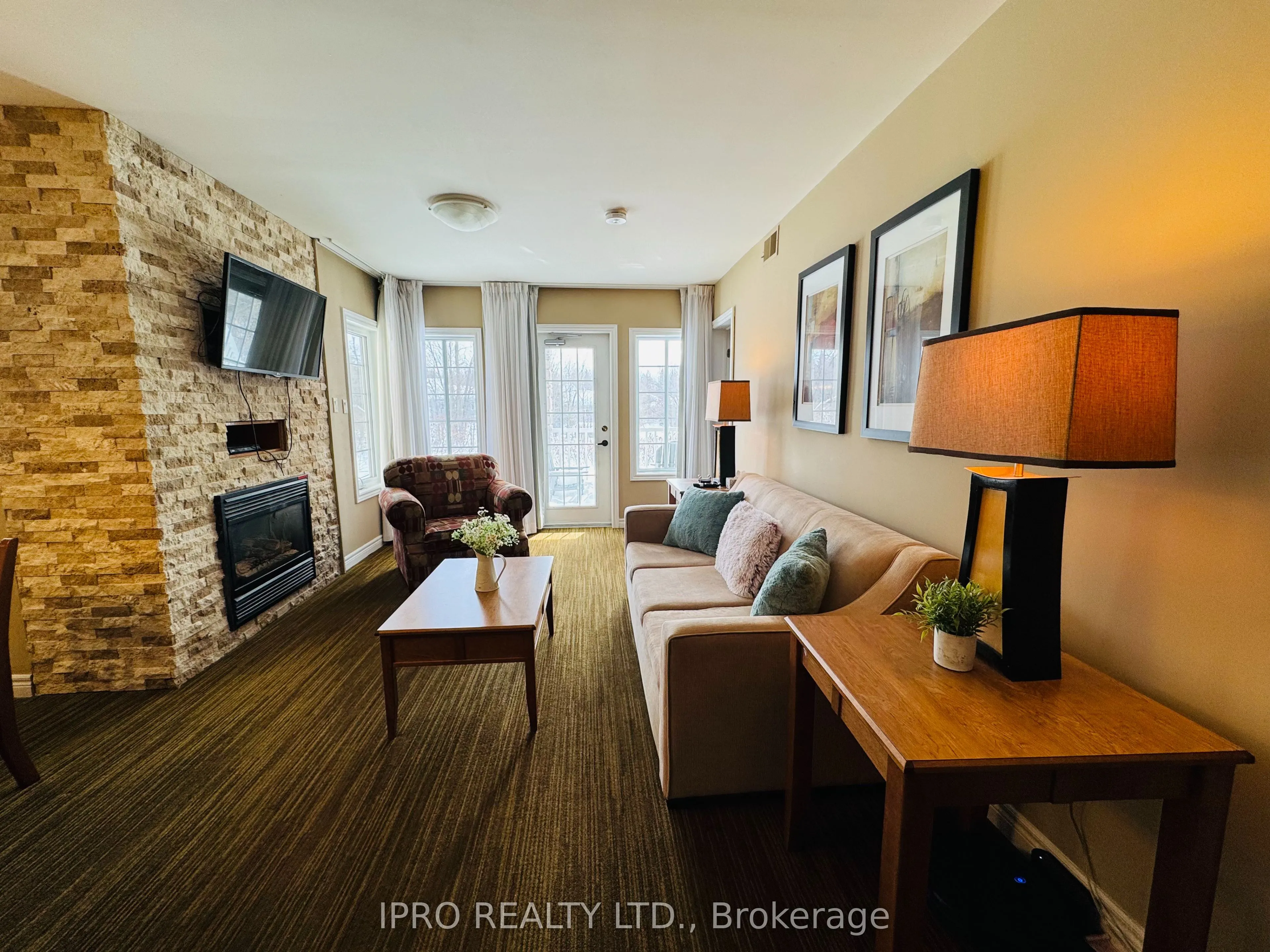 90 Highland Drive, #2076-77