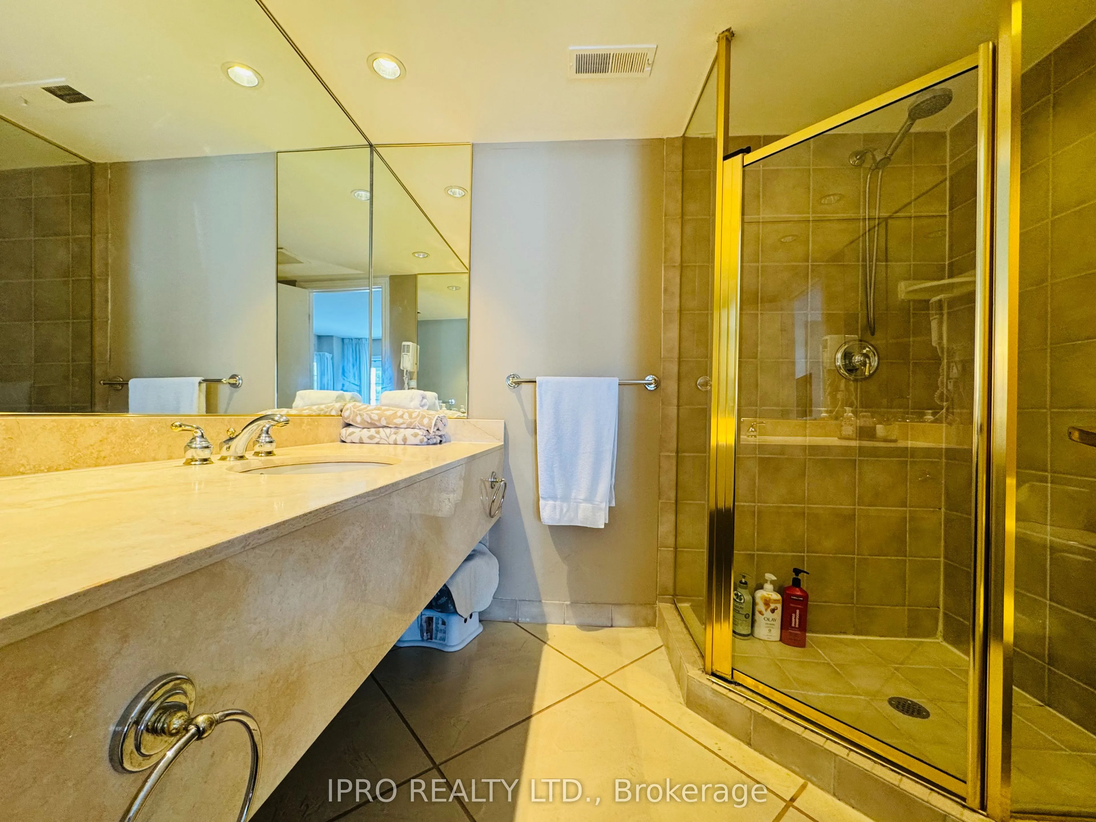 90 Highland Drive, #2076-77