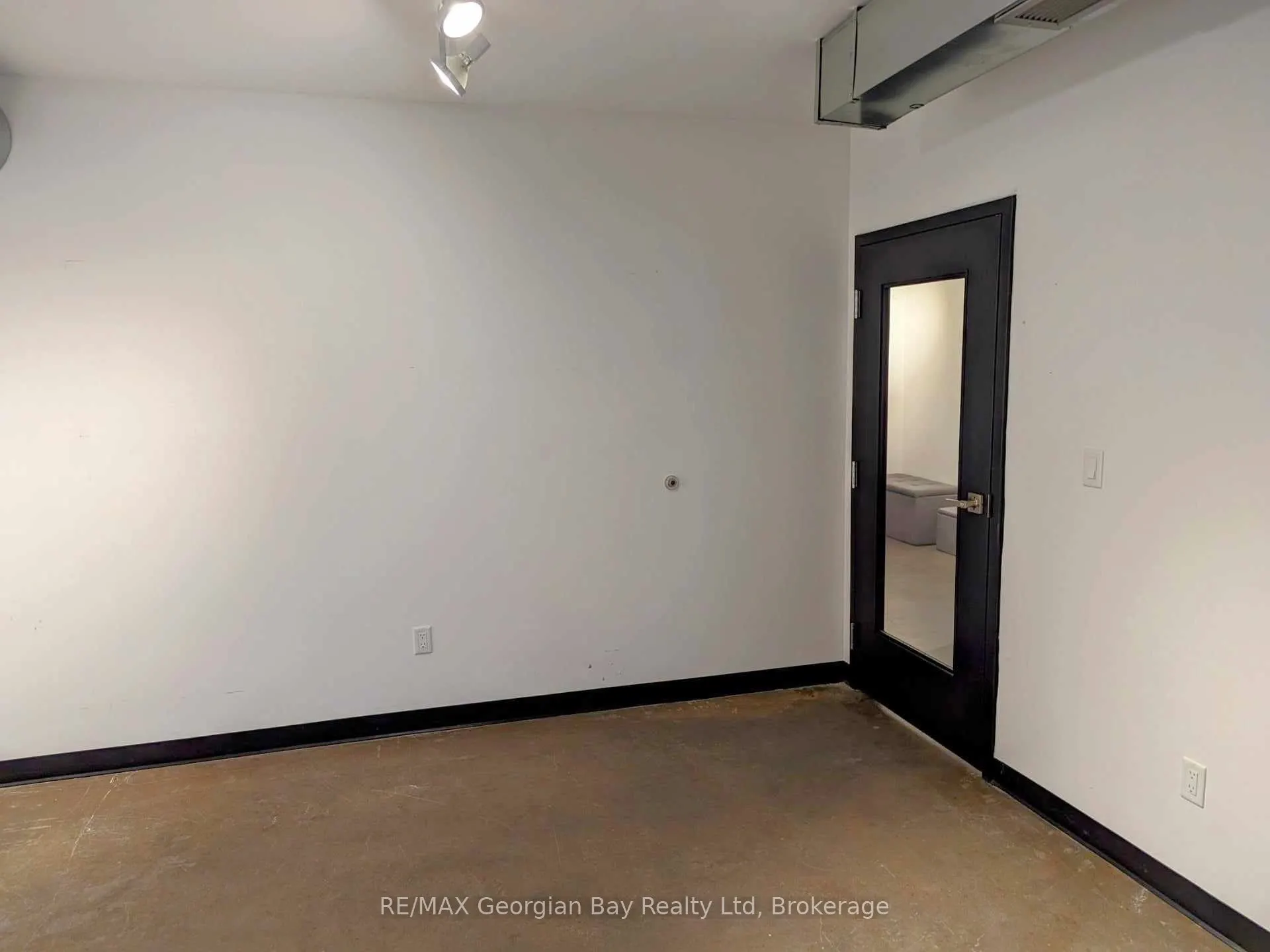 290 KING Street